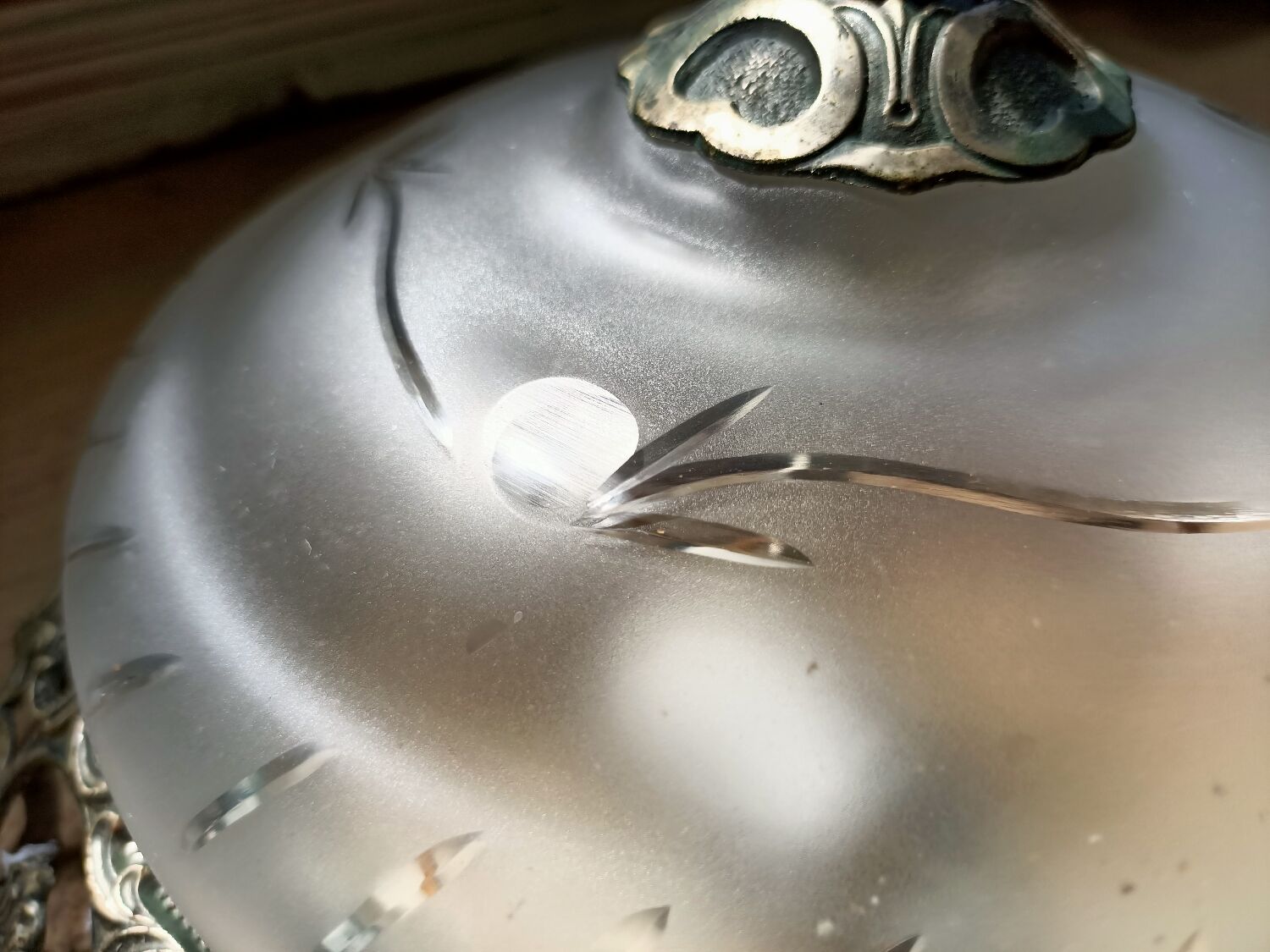 Openwork glass and brass ceiling lamp