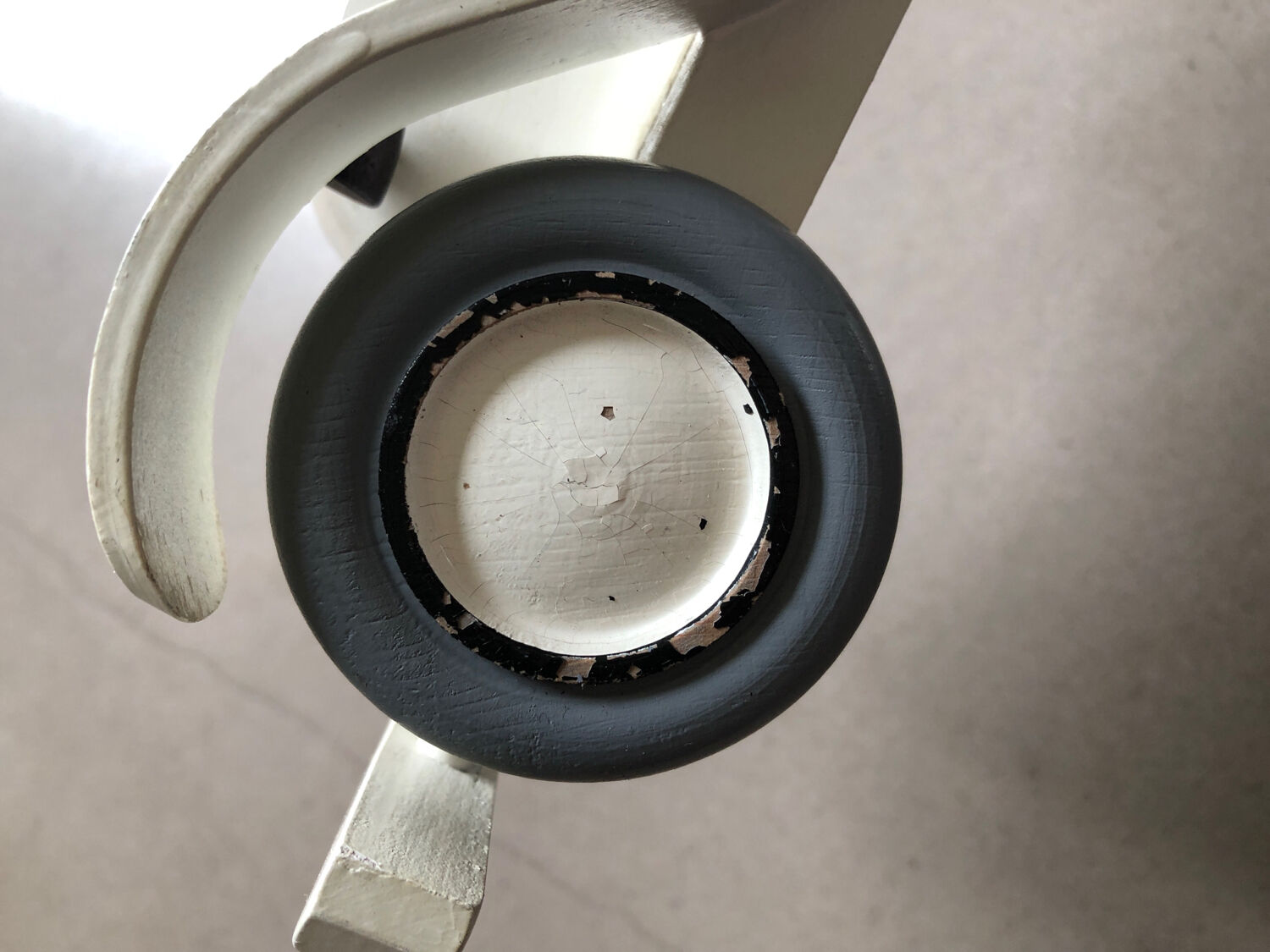 Lacquered wooden car and Vilac Aroutcheff fabric