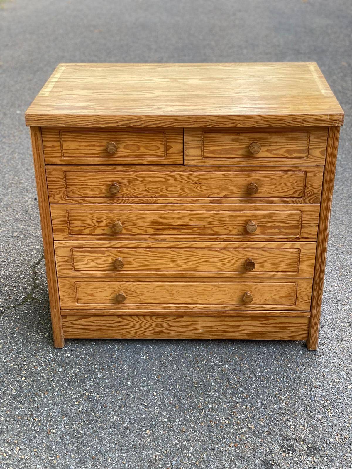 Scandinavian chest of drawers with 6 wooden drawers