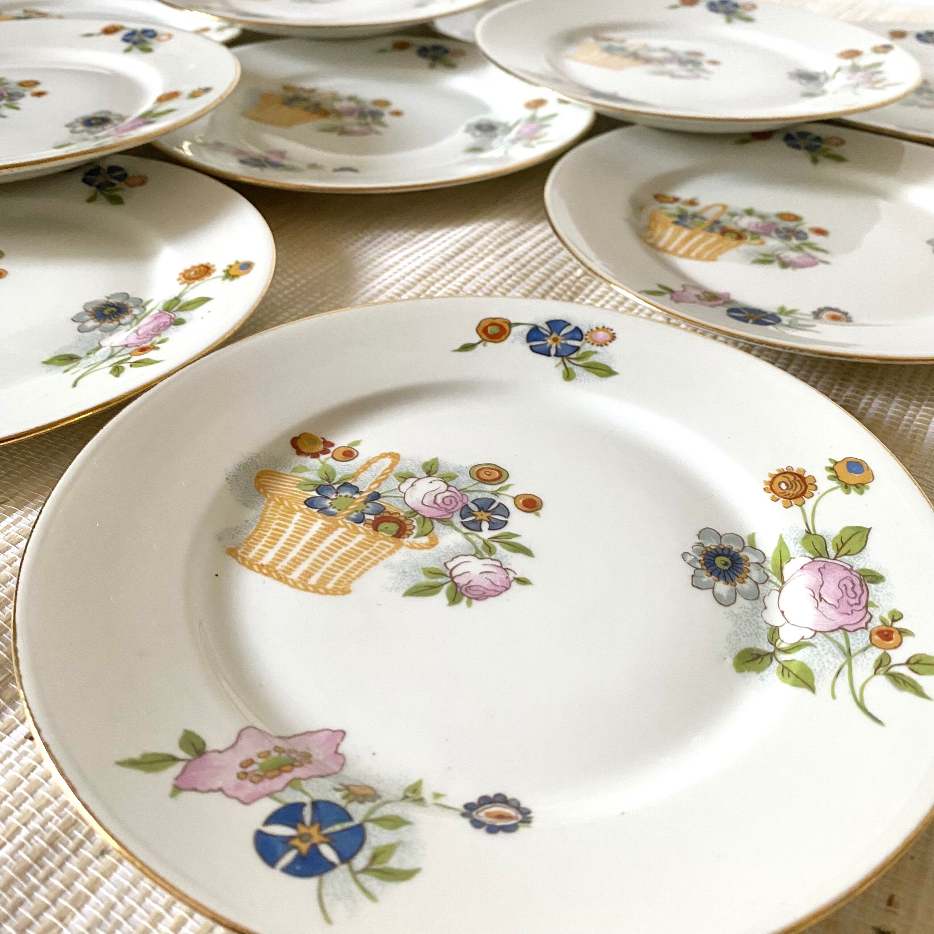 12 Assiettes à dessert en porcelaine de Limoges
