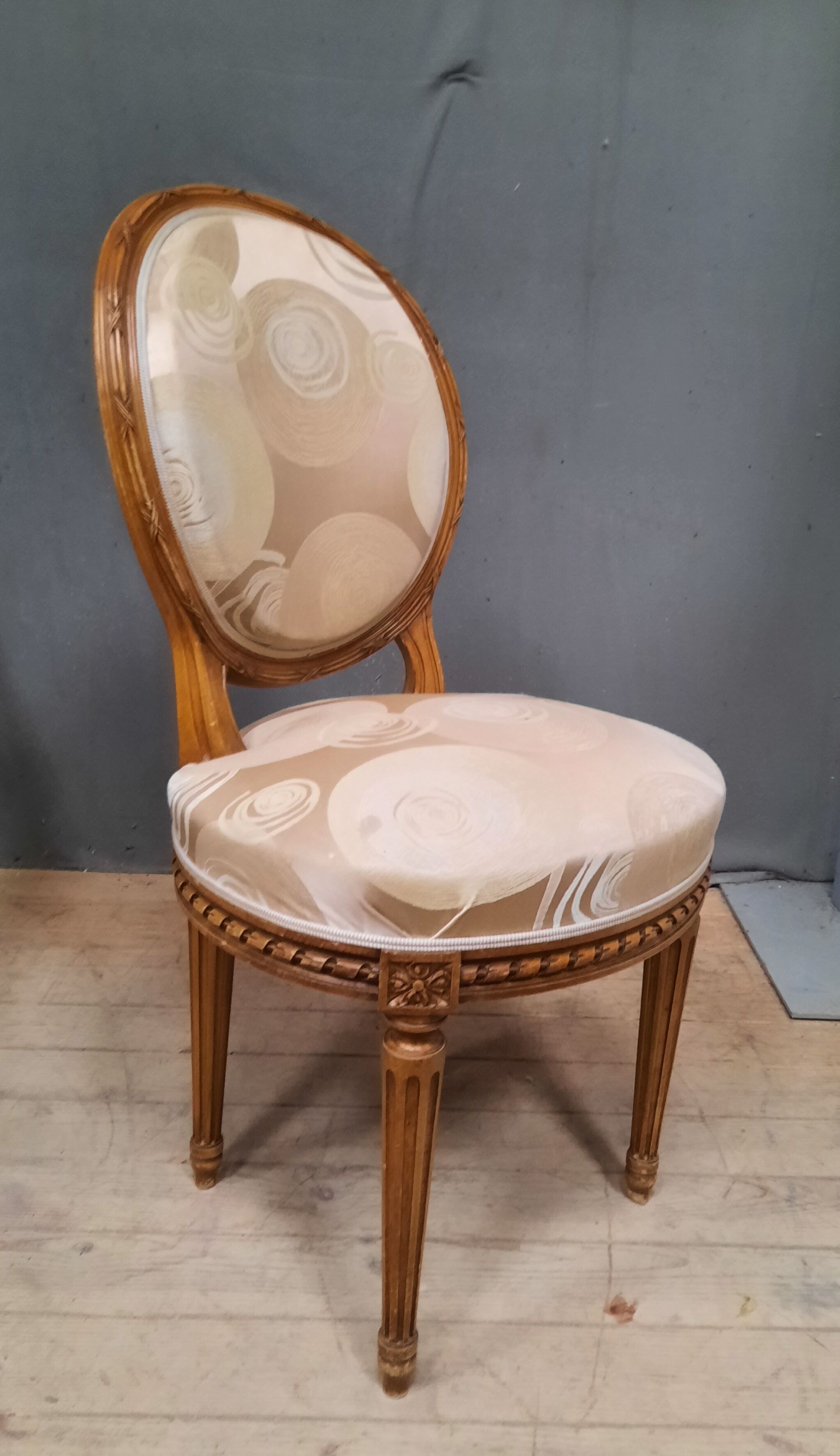 Chaise de style Louis XVI
