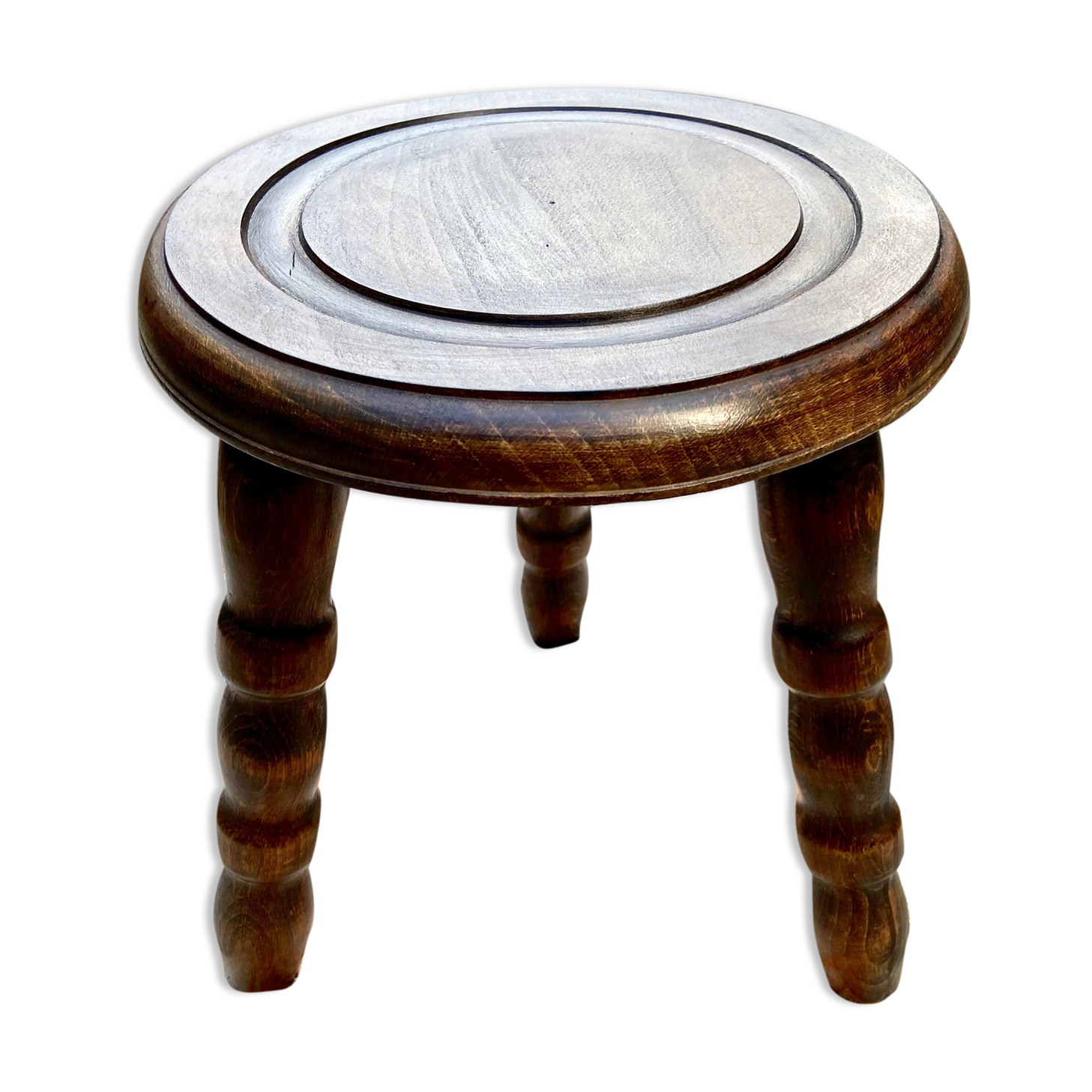 Tripod stool feet coil