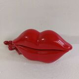 Vintage red lips phone