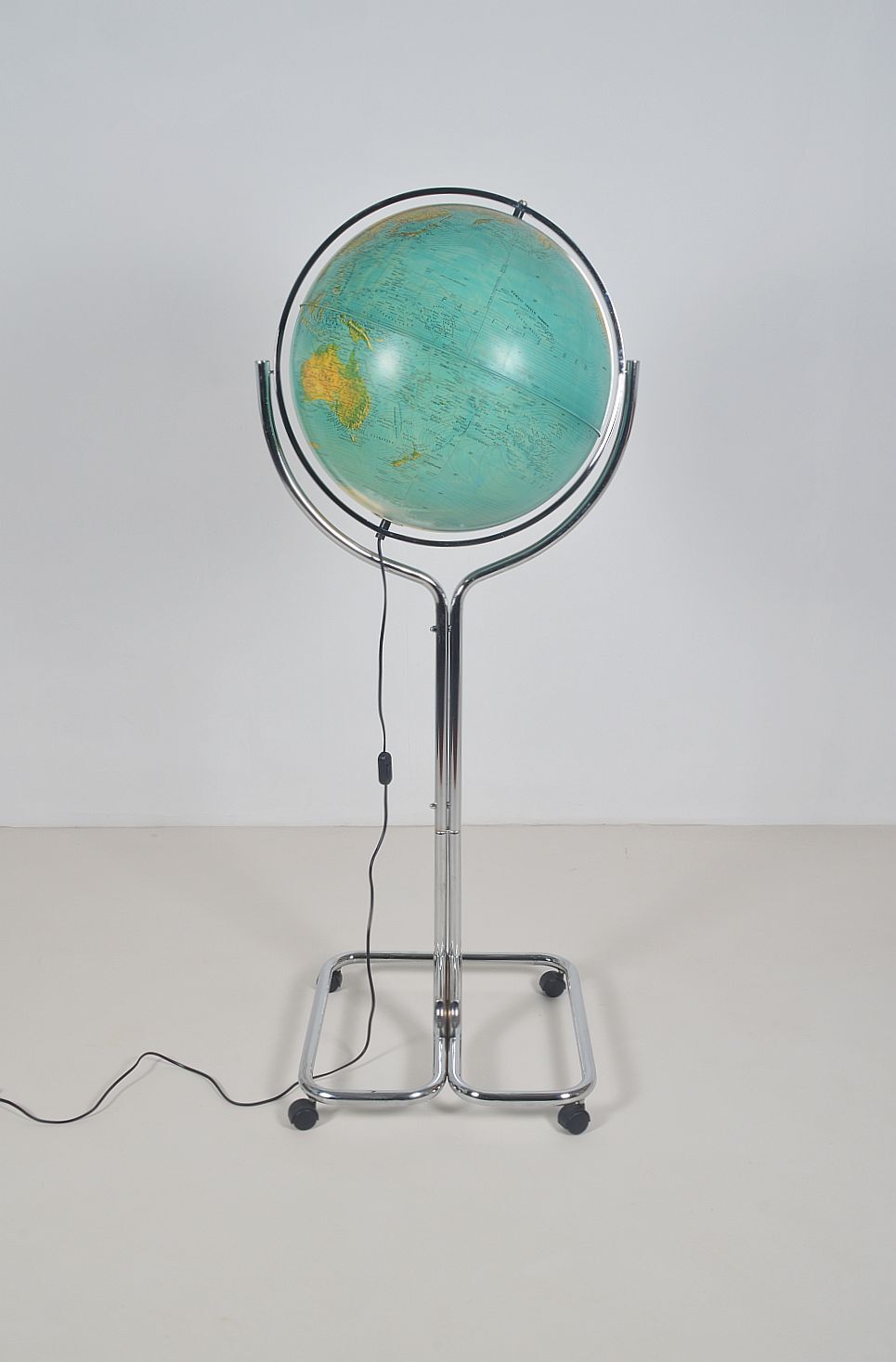 Globe de sol italien "Geoscope" avec éclairage de Ricoscope, années 1970