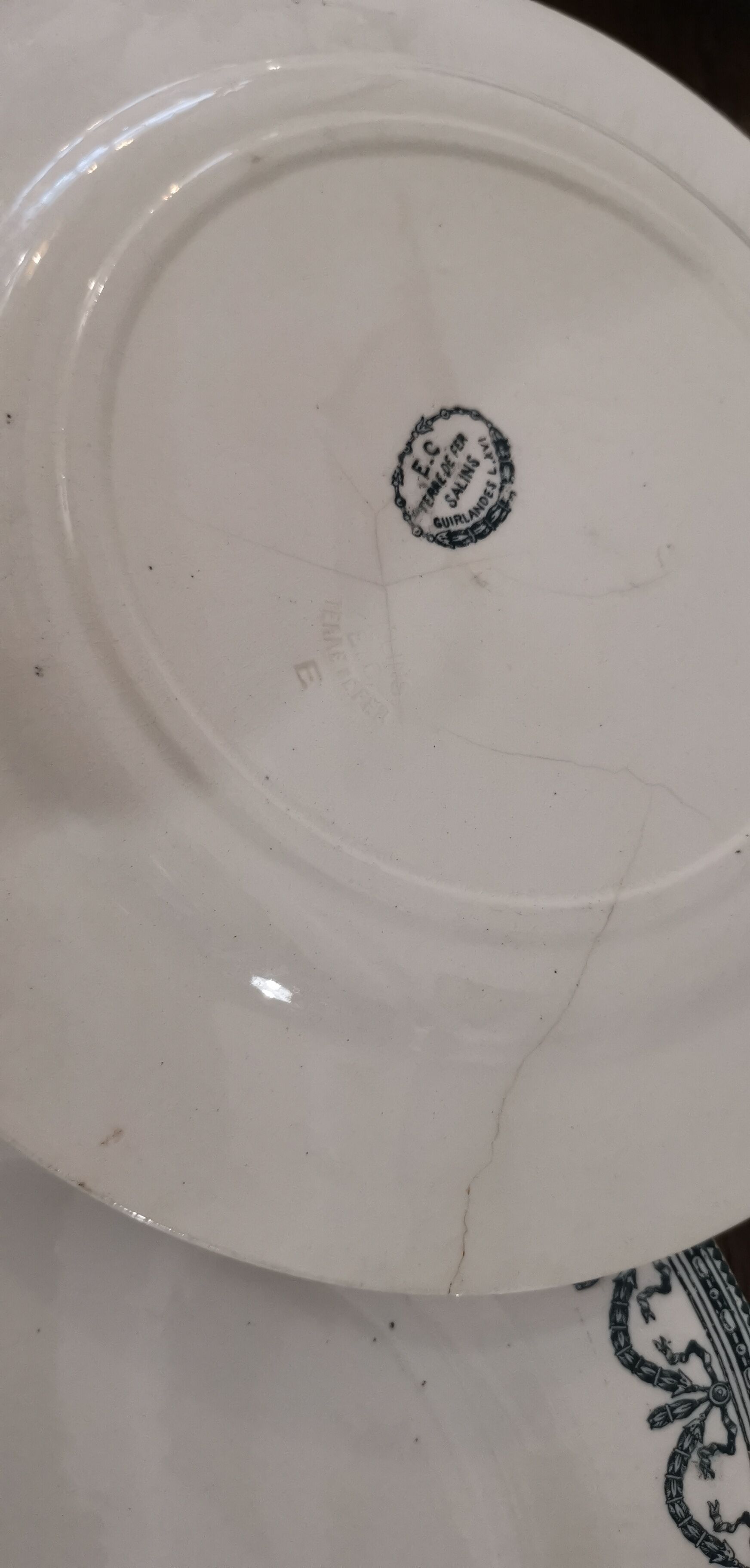 Set of 4 flat plates terre de fer ec Salins Louis XVI garlands