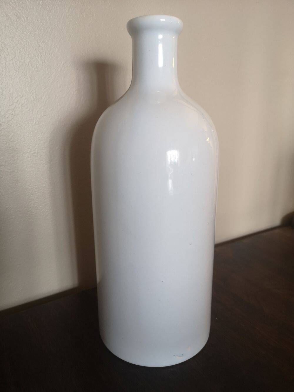 White ceramic bottle - Red Wine - 1950s/1960s