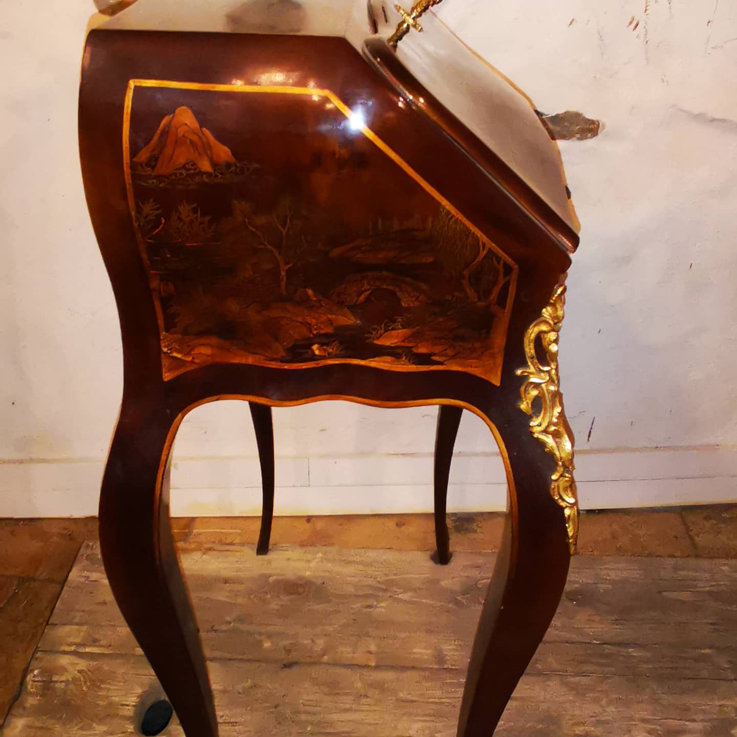 Small secret office in China's lask