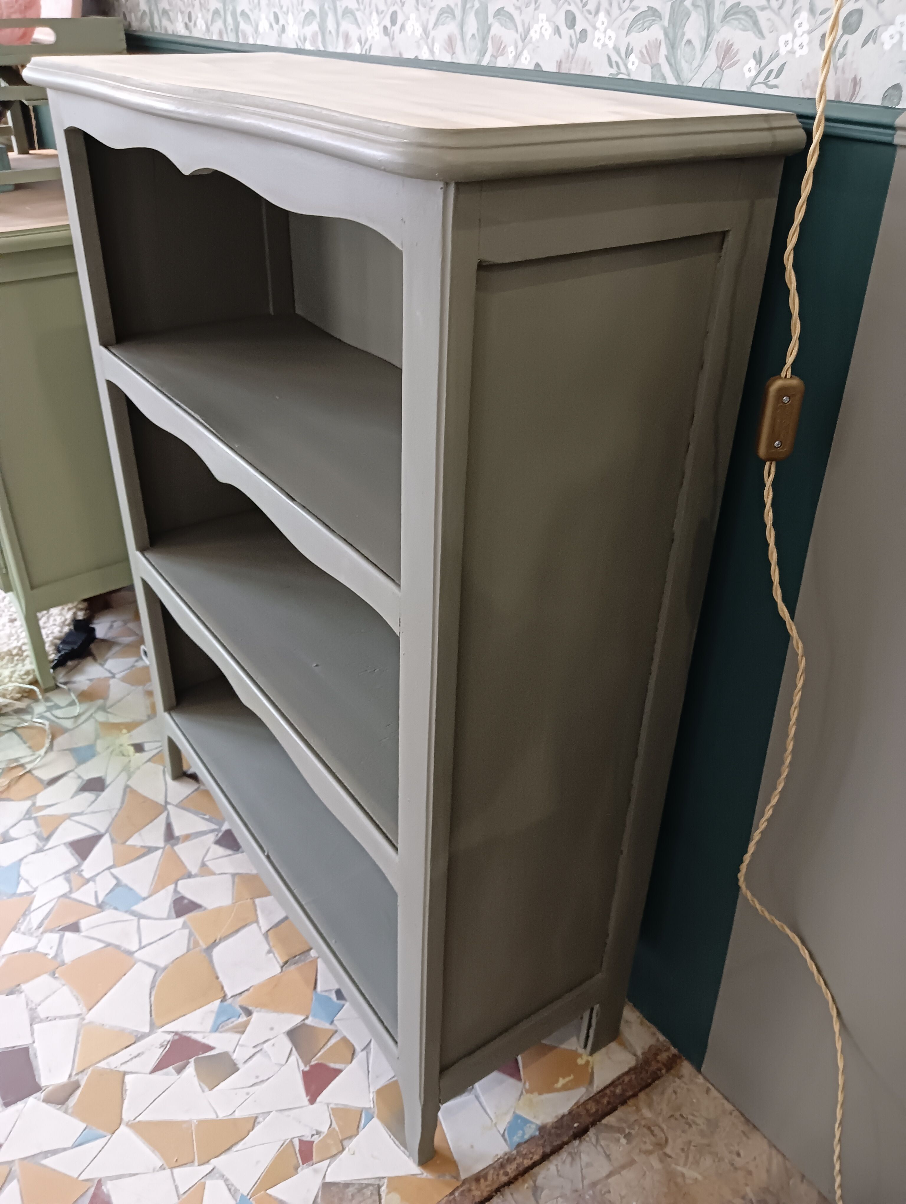 Bibus khaki and wood library