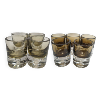 Lot de neuf verres à liqueur en verre fumé pierre schneider