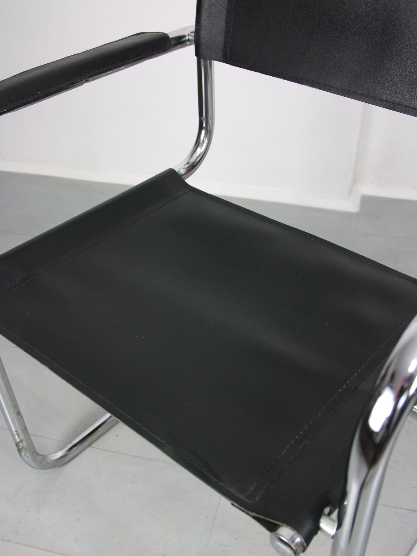 Vintage Bauhaus Cantilever S34 Leather Chair