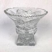Coupe sur pied en cristal taillé