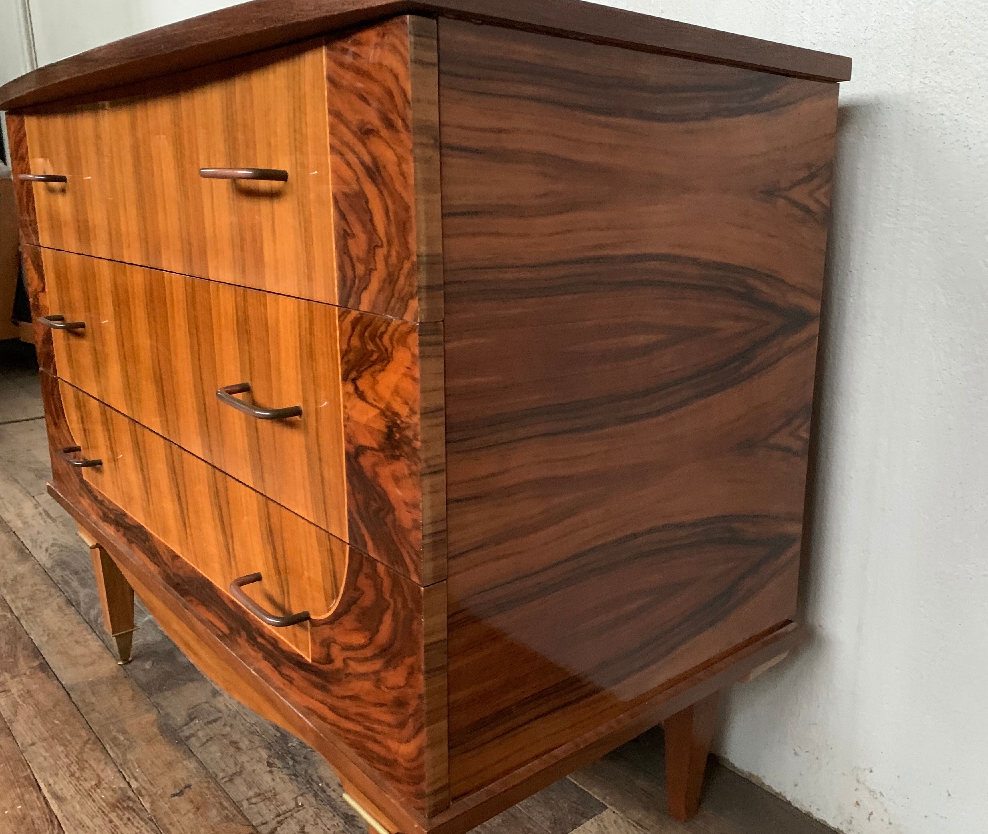 Art deco dresser has 3 drawers 1930/1940