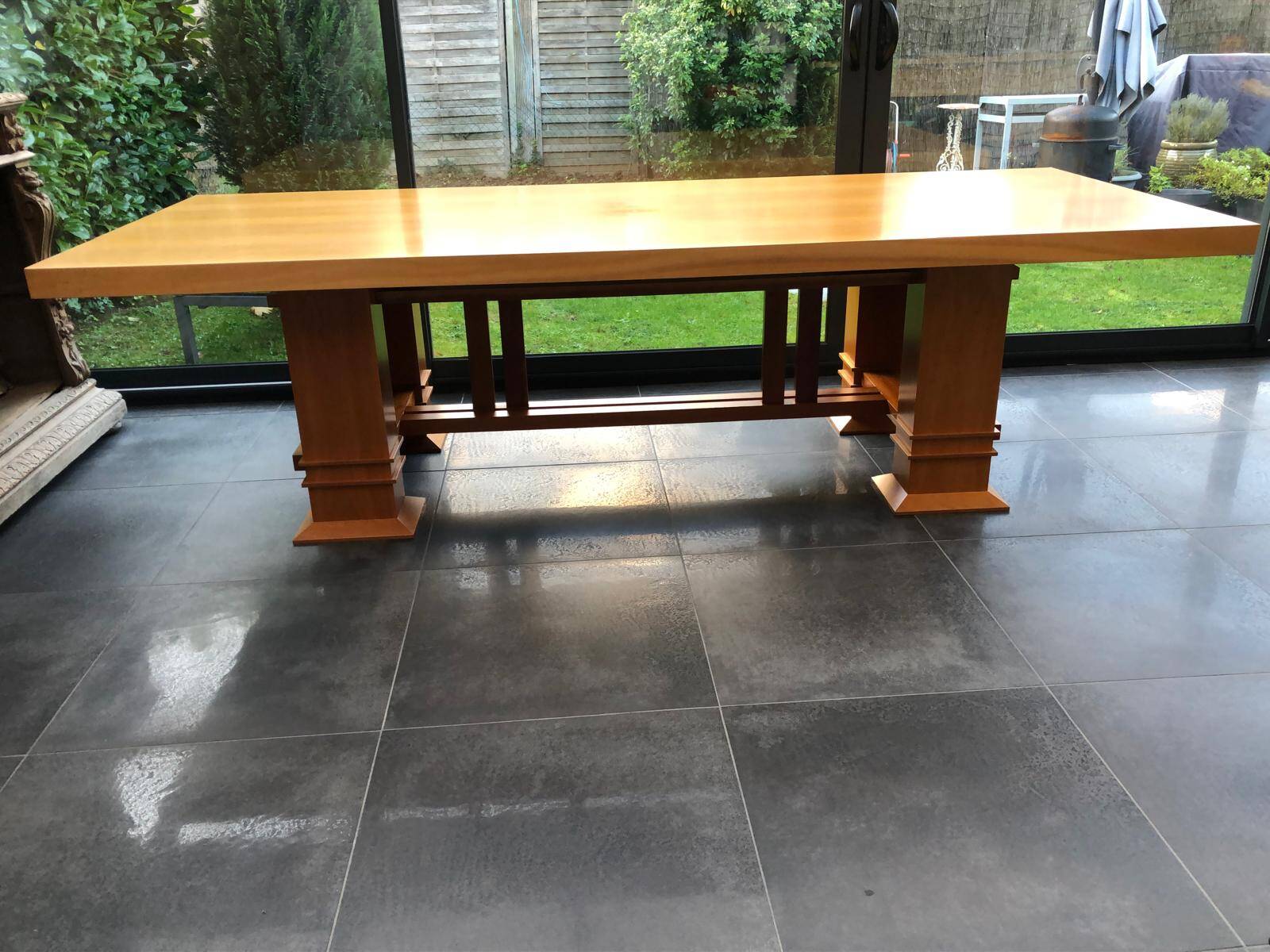 Table Allen 605 par Frank Lloyd Wright produite par Cassina
