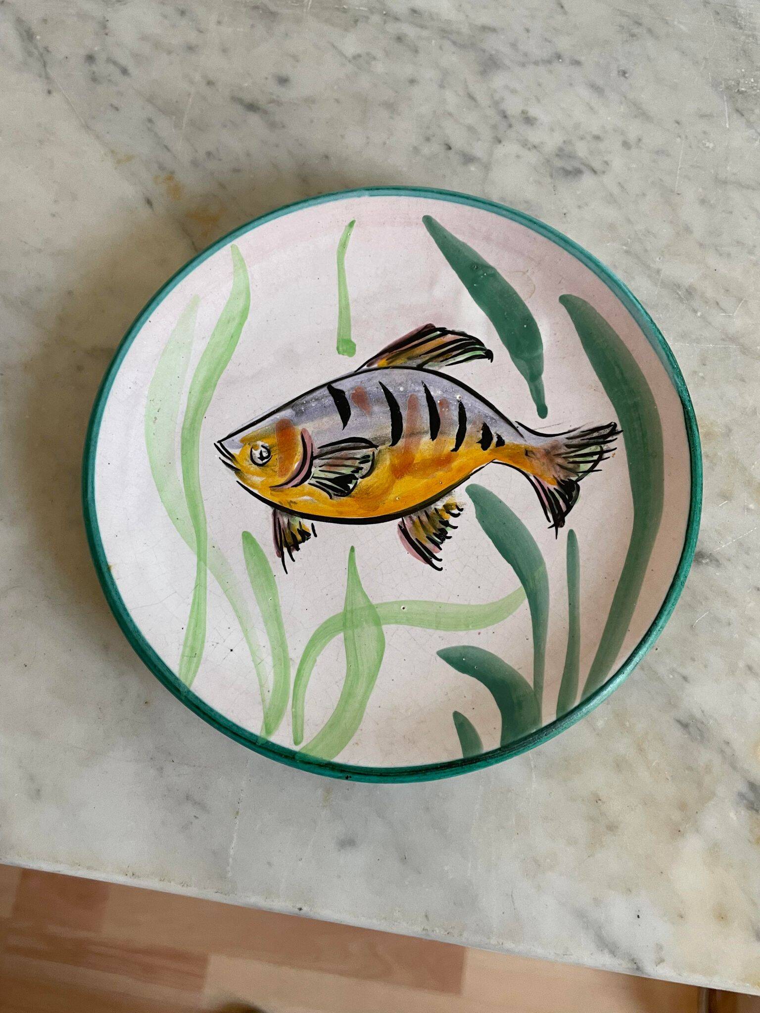 Valaluris plate fish decor