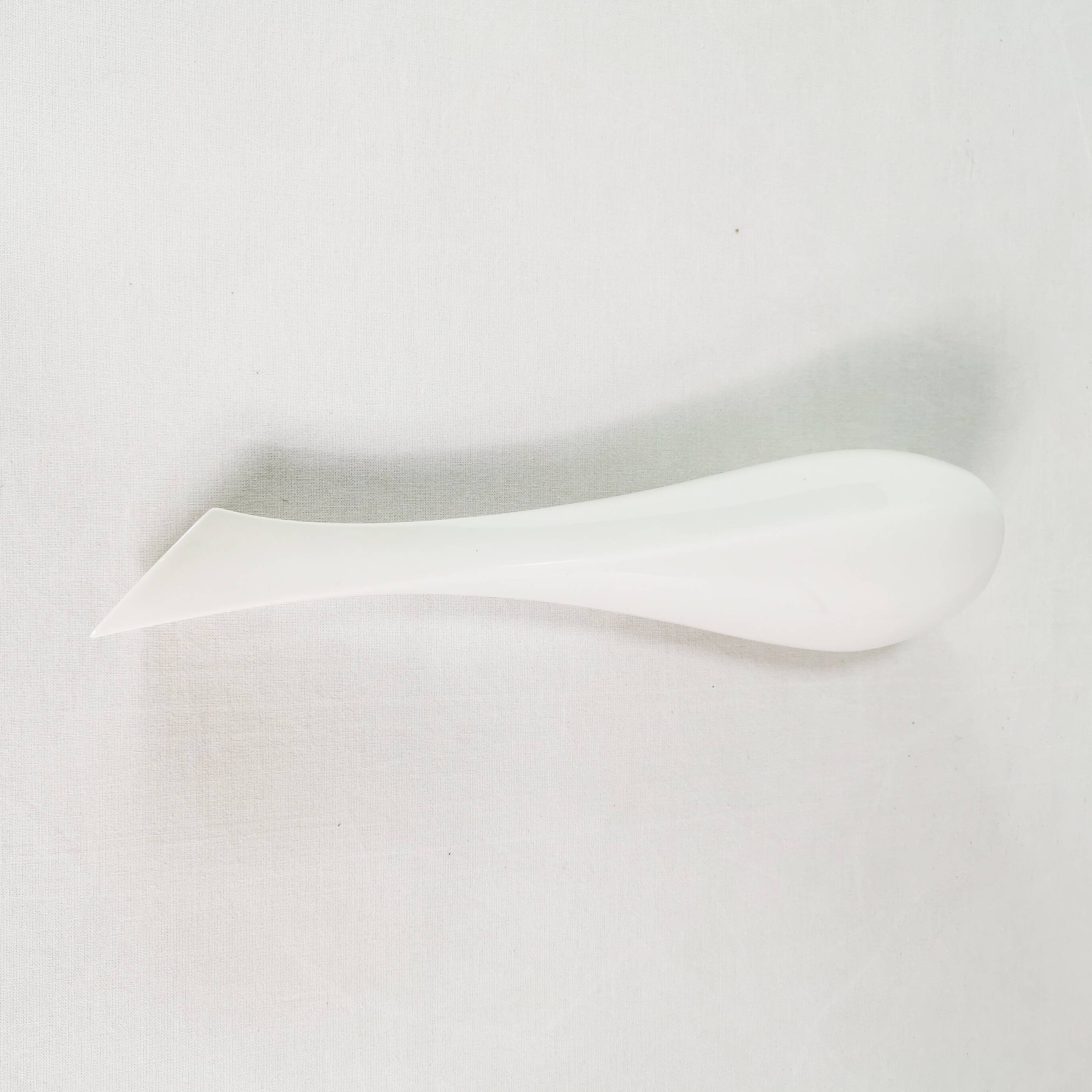 Minimalistyczny wazon porcelanowy, Sgrafo Modern, proj. Peter Muller, late 60.