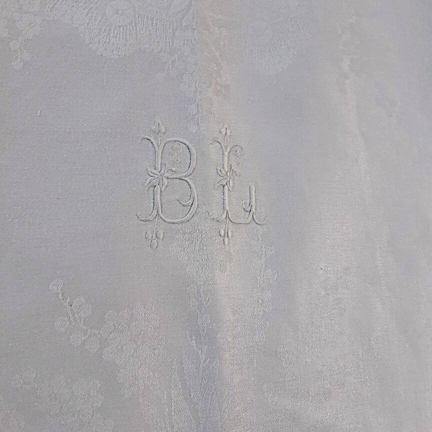 Grande nappe damassée - 2m x 4m10 - monogrammée BL, 1930