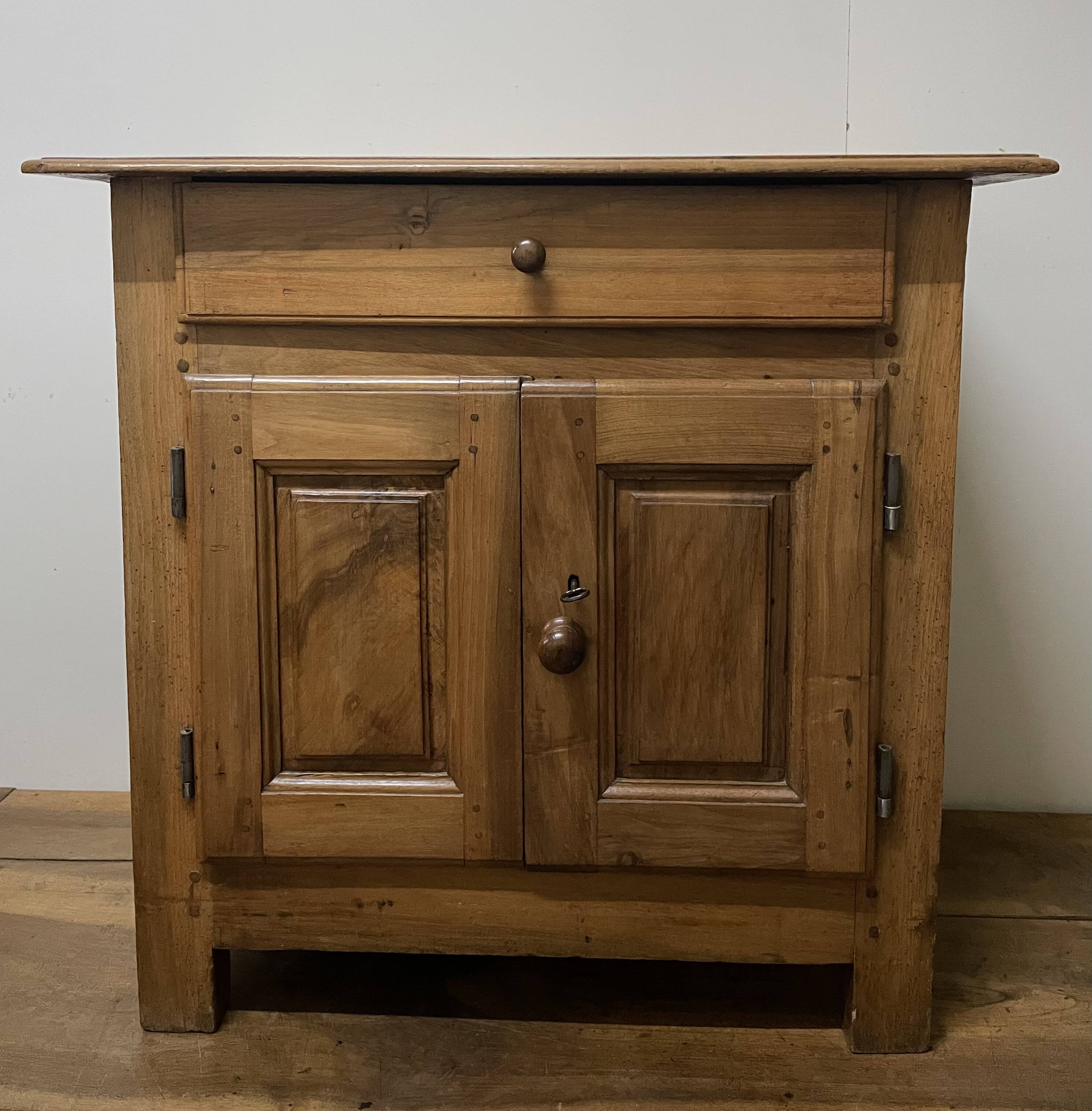 Small Community Furniture in Walnut from the end of the 18th century