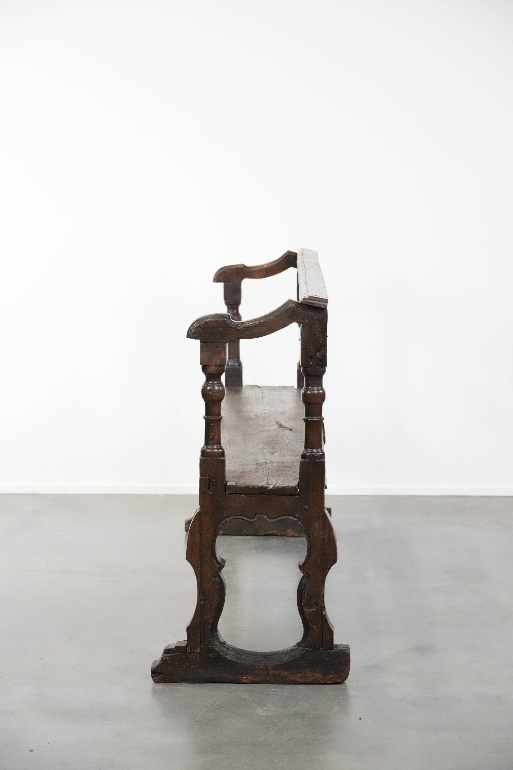 Antique English early 19th century hall bench made of oak