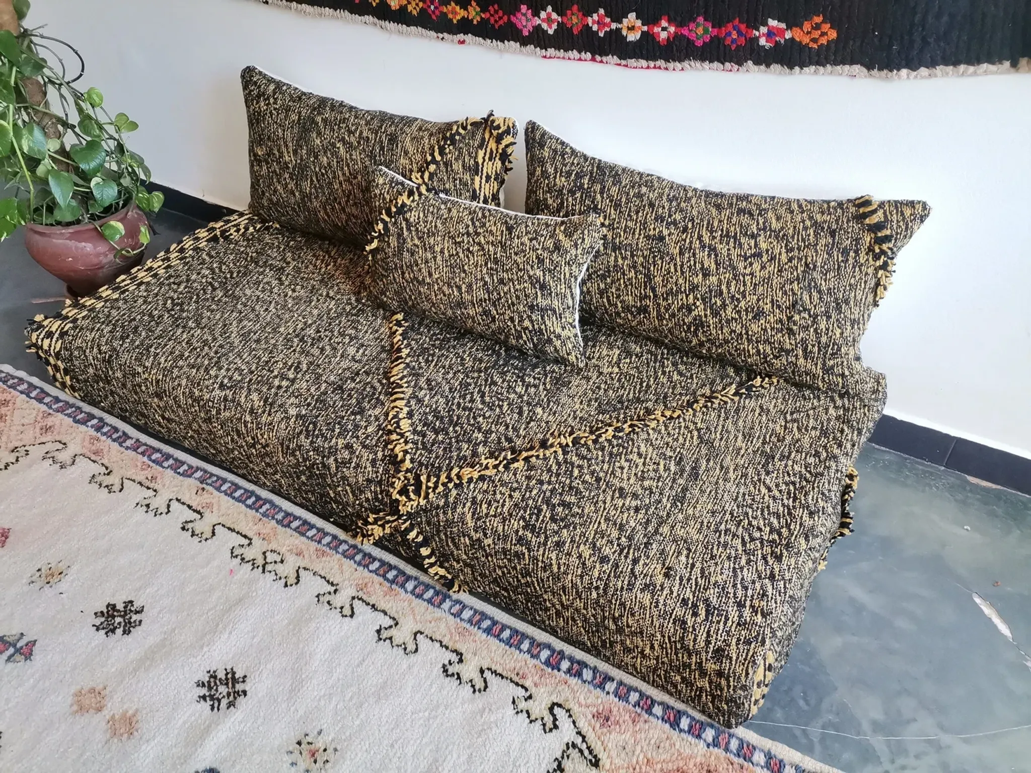 Moroccan sofa on the floor – black and gold pattern