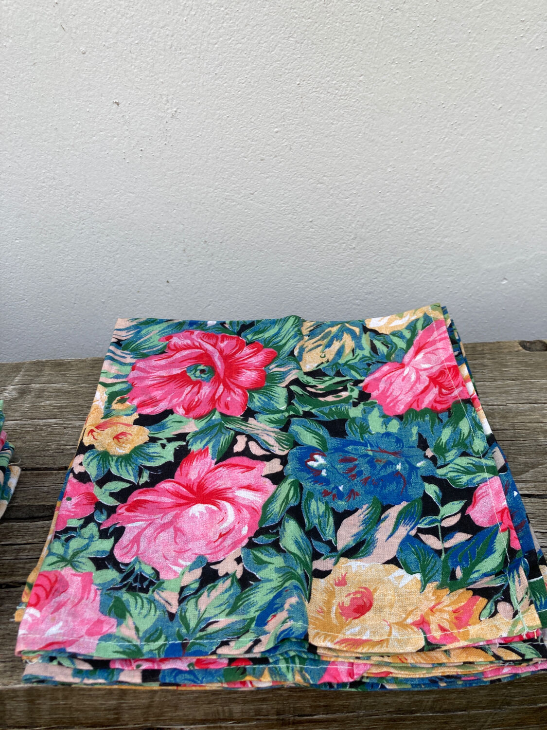 12 napkins table fabric with flowers vintage 1970