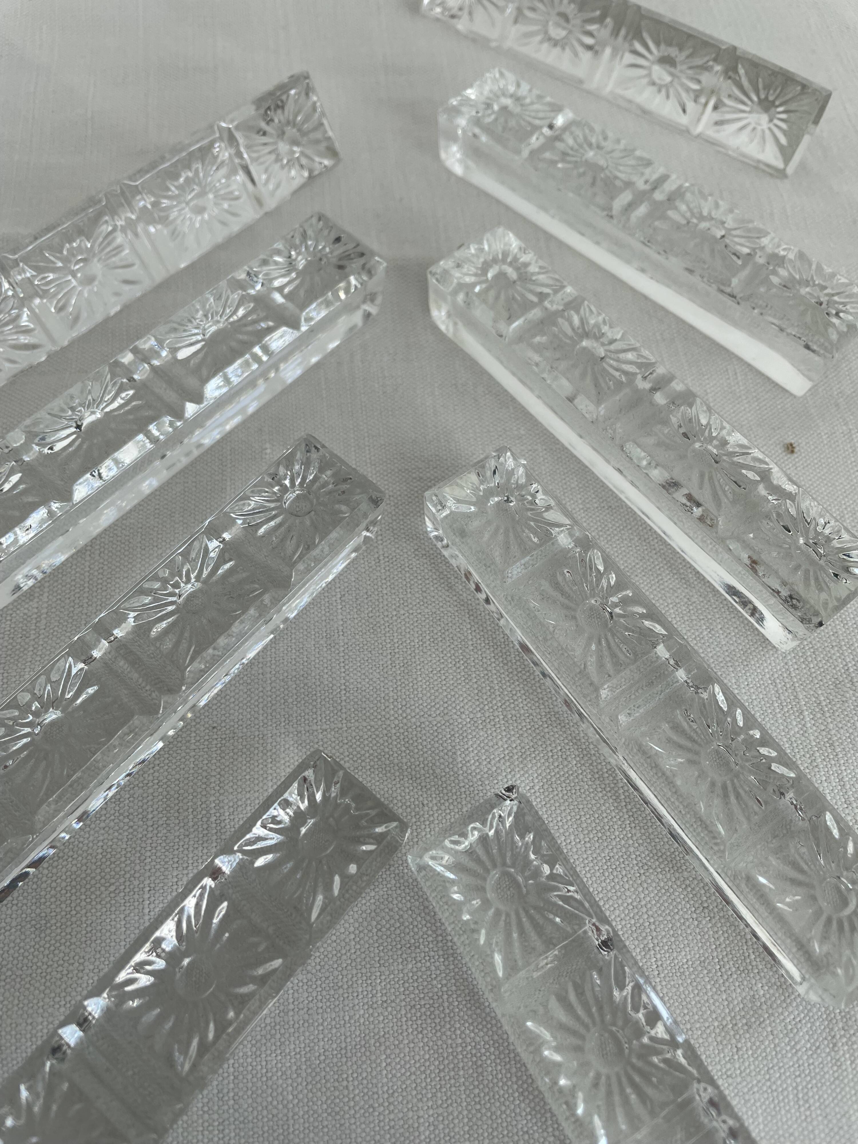 Porte-couteaux en cristal, Motif floral en relief, Art de la table vintage
