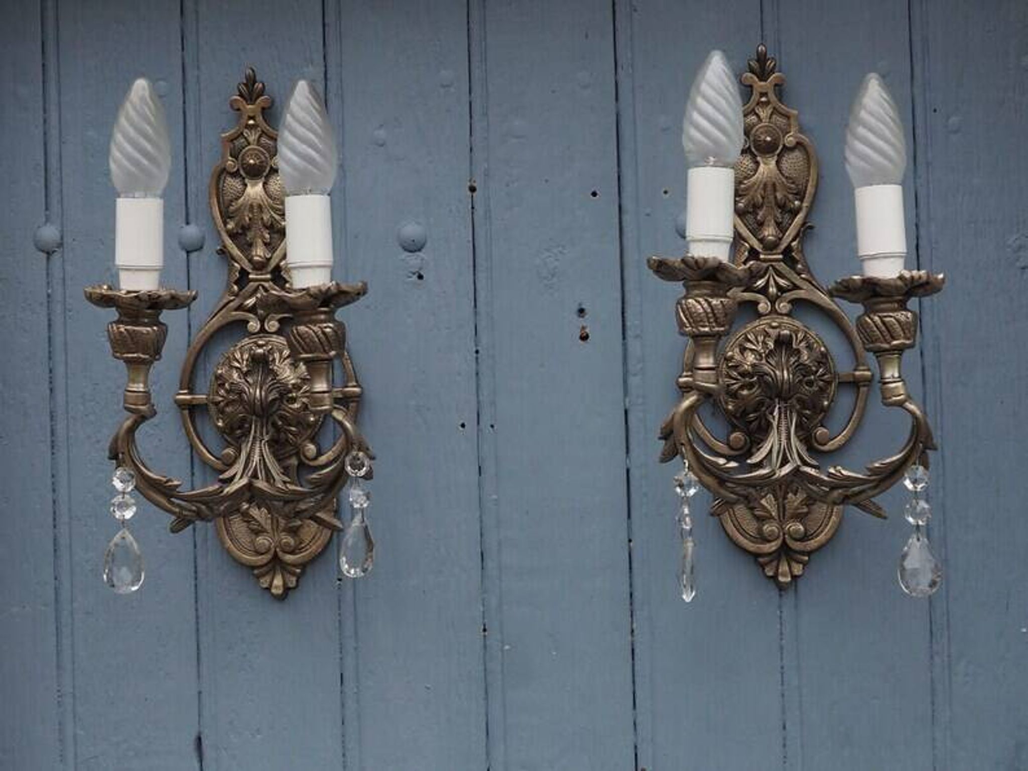 Appliques en cristal Hollywood Regency italienne – Lumière à double bras en métal argenté