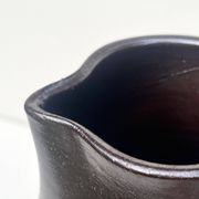 carafe / vase en gres noir ourné, France 1950
