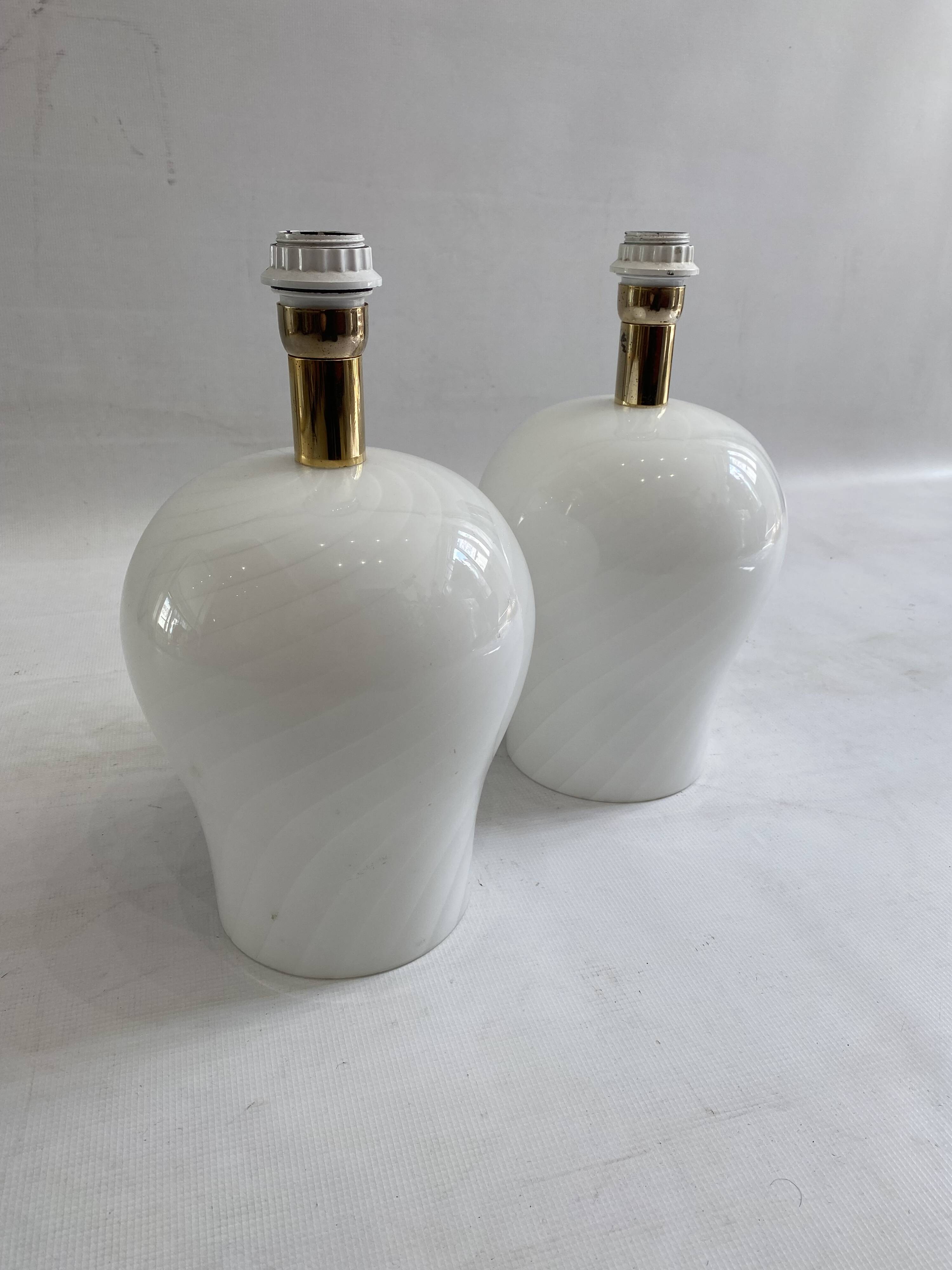 White Swirl Murano Glass Table Lamps 1970s Hollywood Regency Minimalism bed