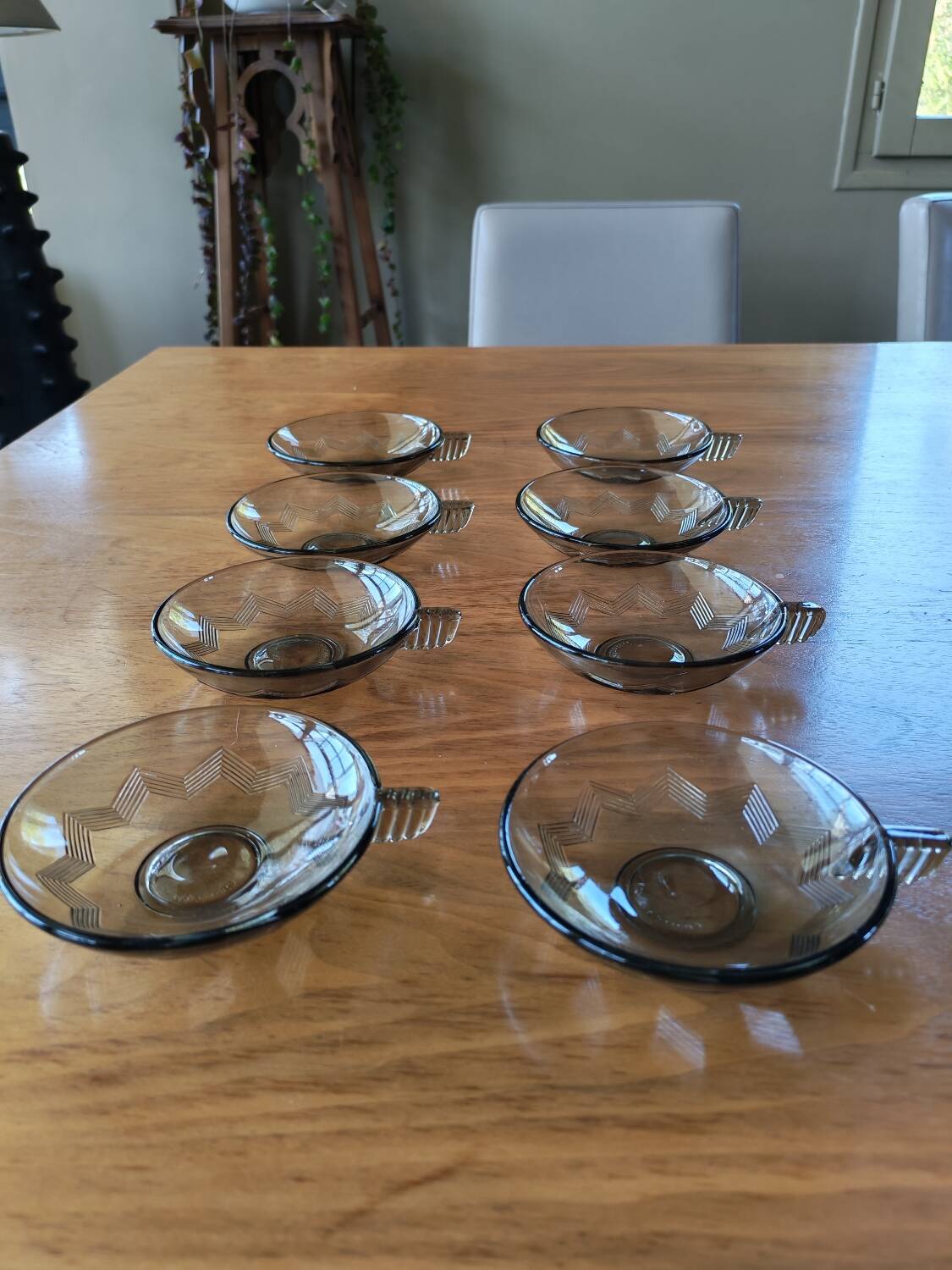 Lot de 8 coupelles art déco en verre.