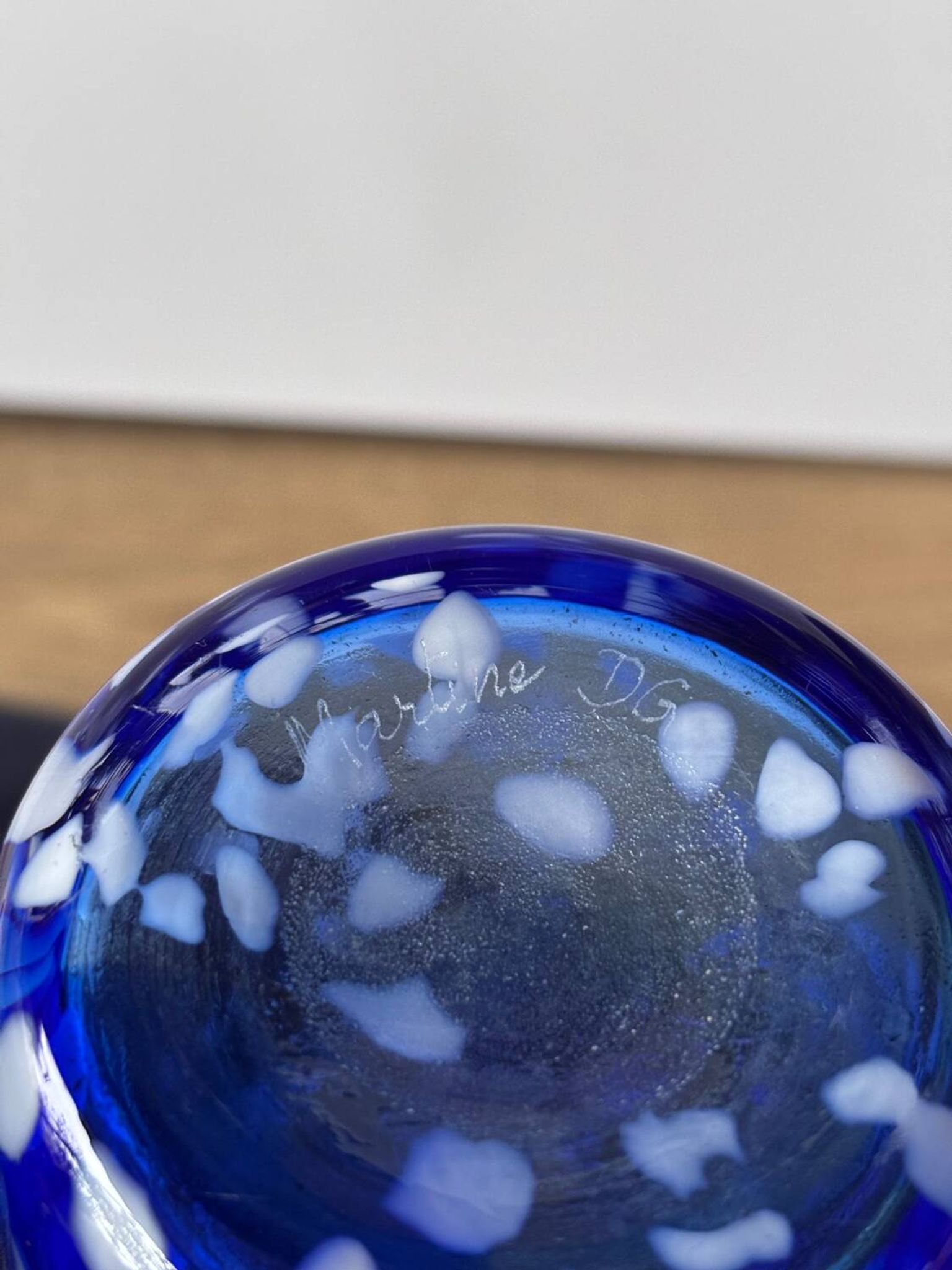 Vase en verre soufflé signé Martine Durand-Gasselin