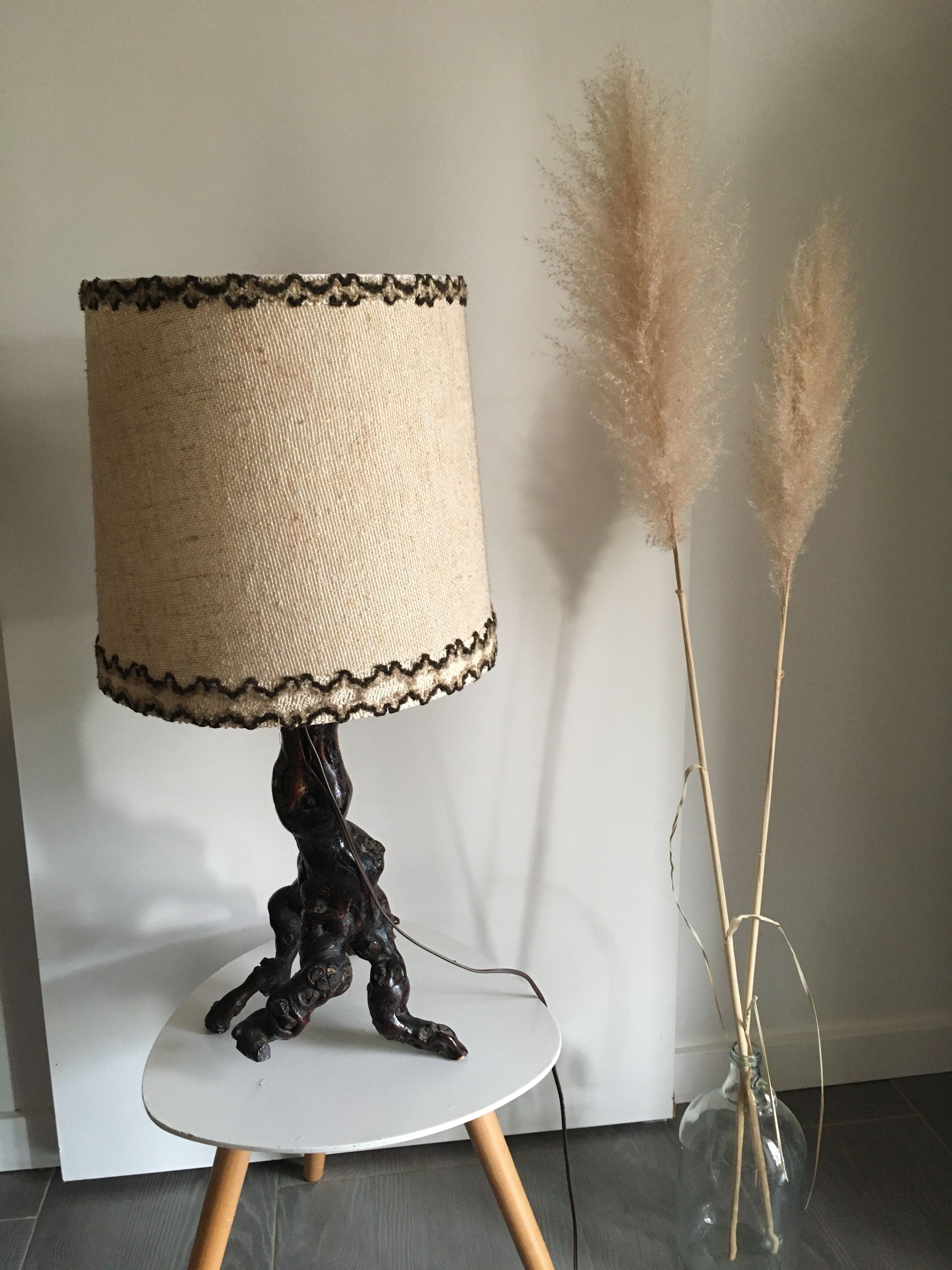 Vintage lamp with vine