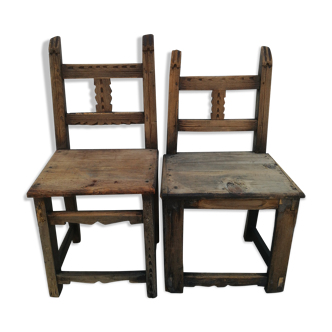 Paire de chaises éthniques en bois brut