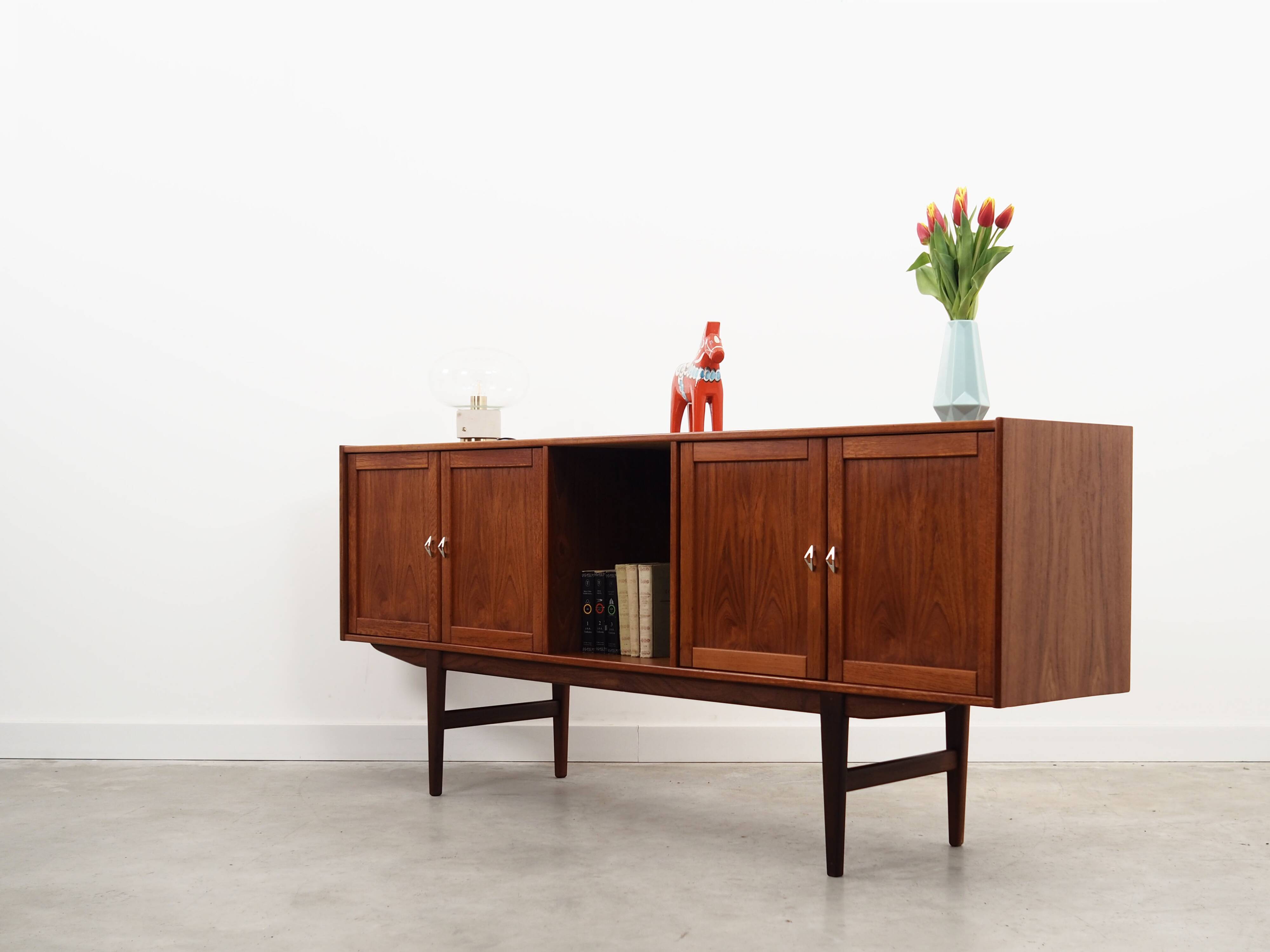 Buffet en teck, design danois, années 1970, production : Danemark