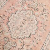 Tapis vintage oriental tons saumon et vert pastel, style faded 300x160