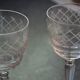 2 petits verres sur pied ciselés