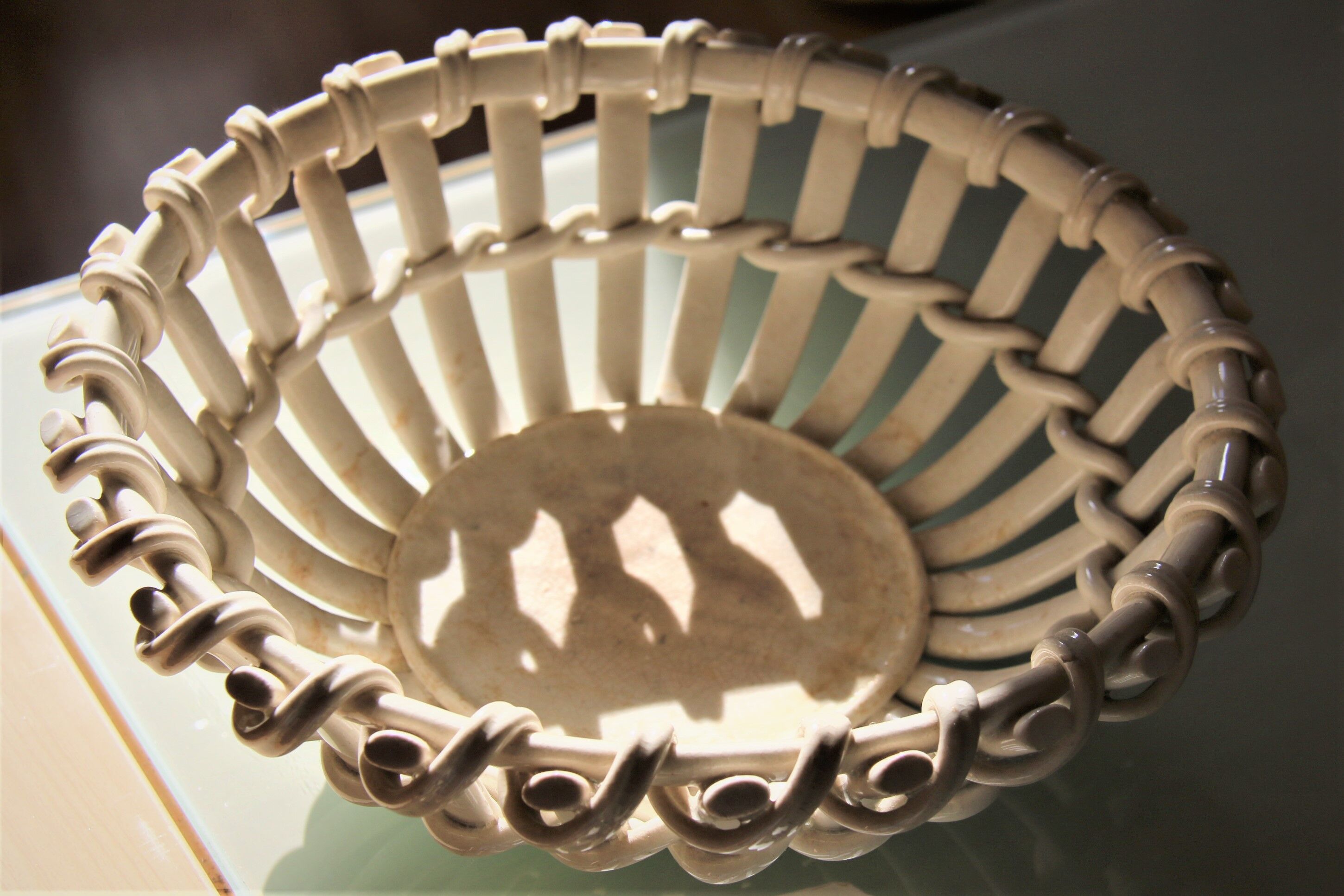 White braided porcelain dish