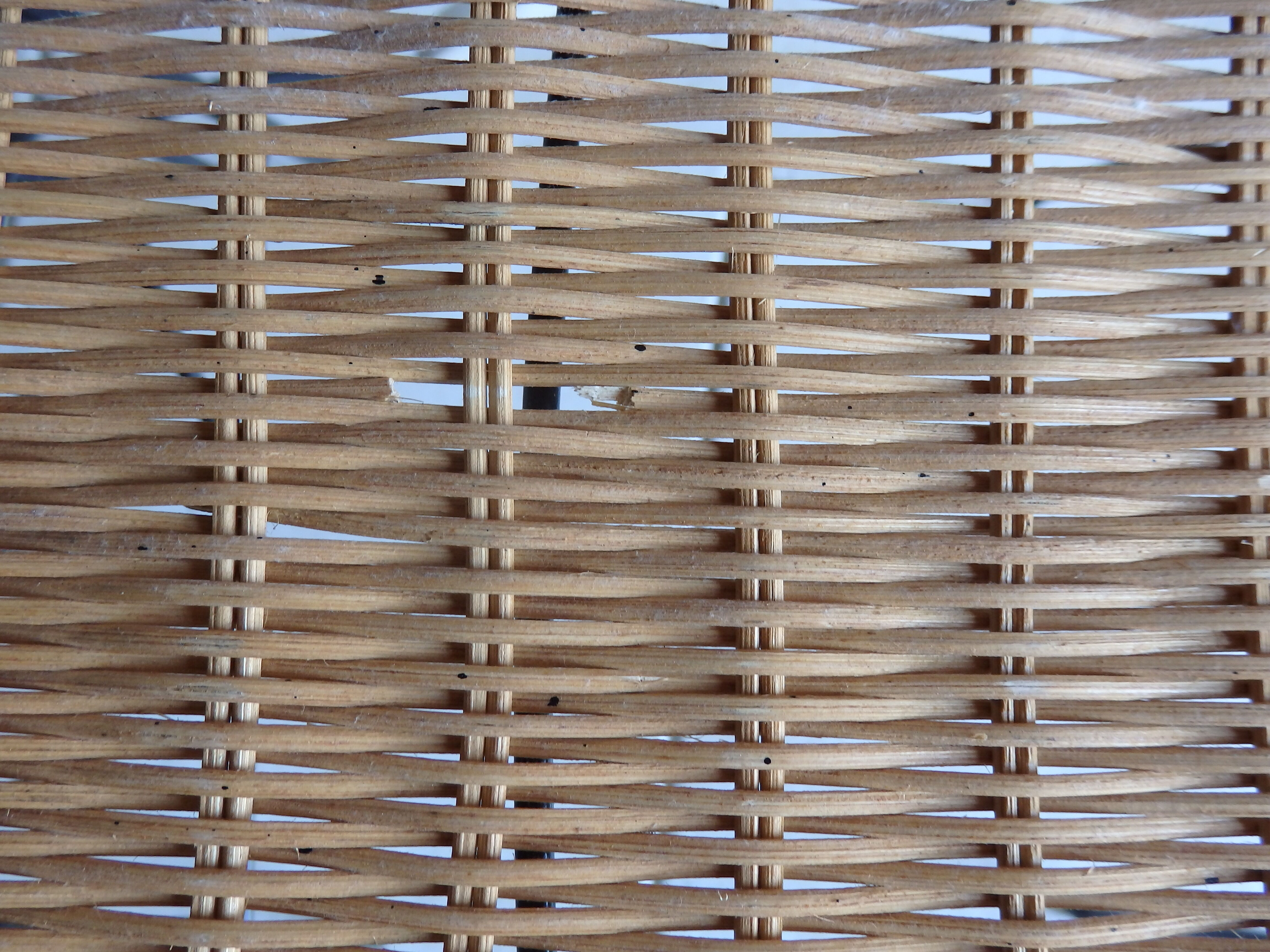 Rattan tablet lamppost