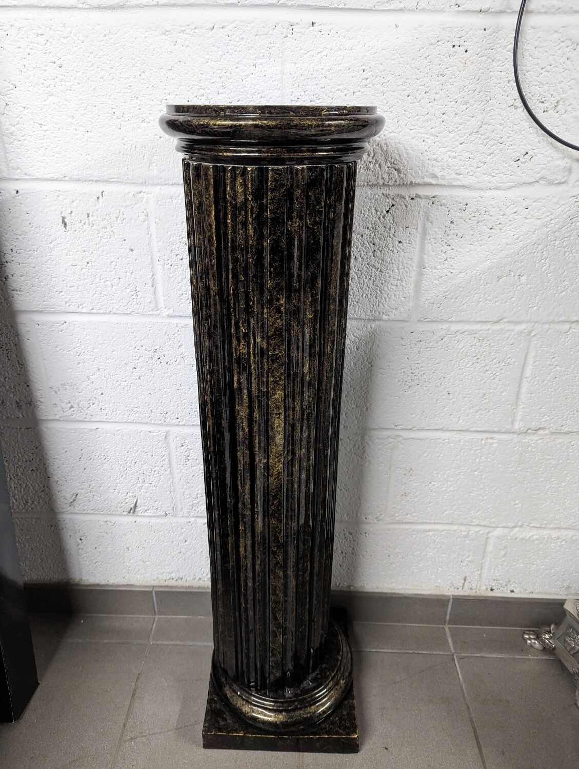 Marble effect column