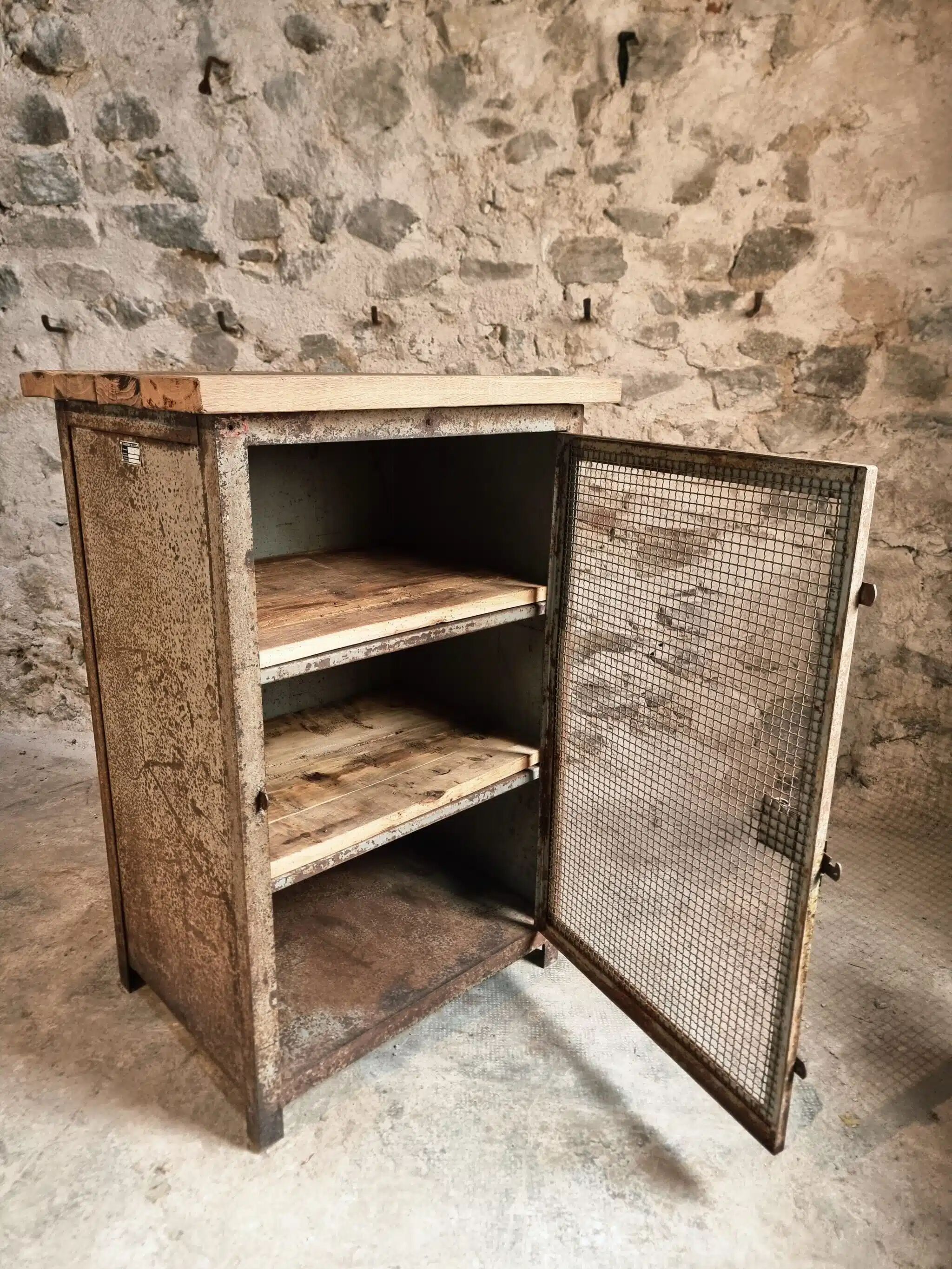 Rare French industrial military cabinet – Air Ministry, 1956 – Metal storage with oak top and wooden shelves