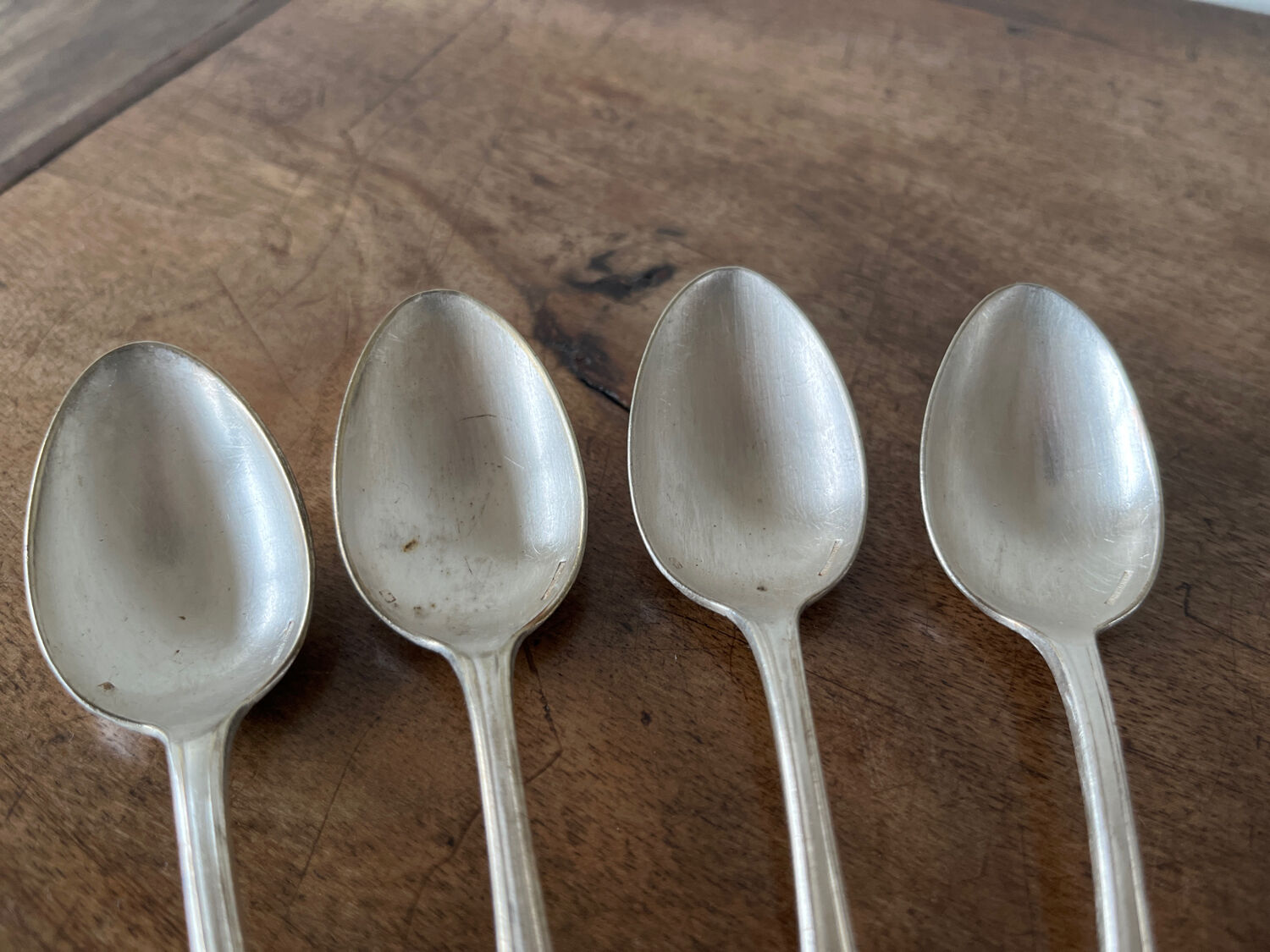 4 teaspoons in silver metal