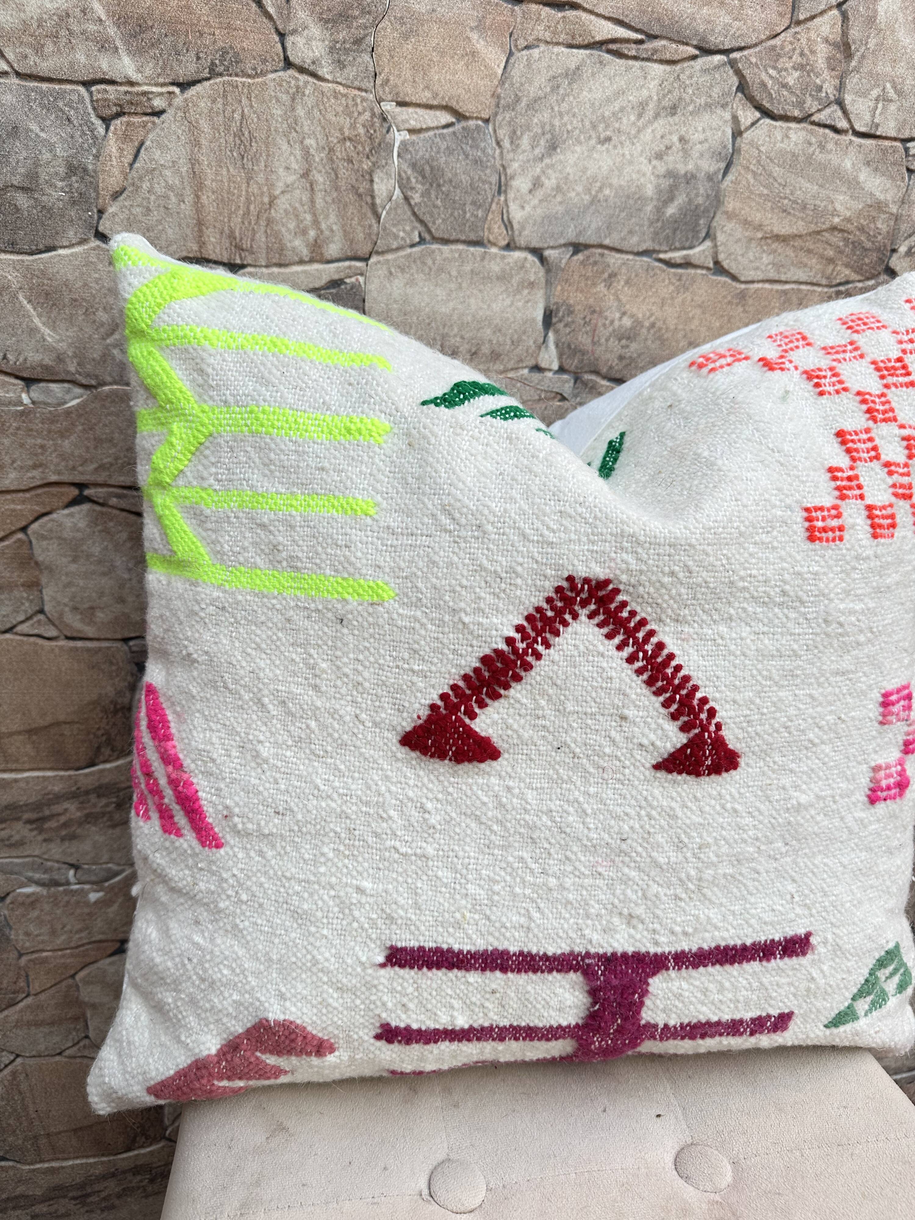 Handmade Berber wool cushion: Moroccan Kilim cushion (45x45cm)