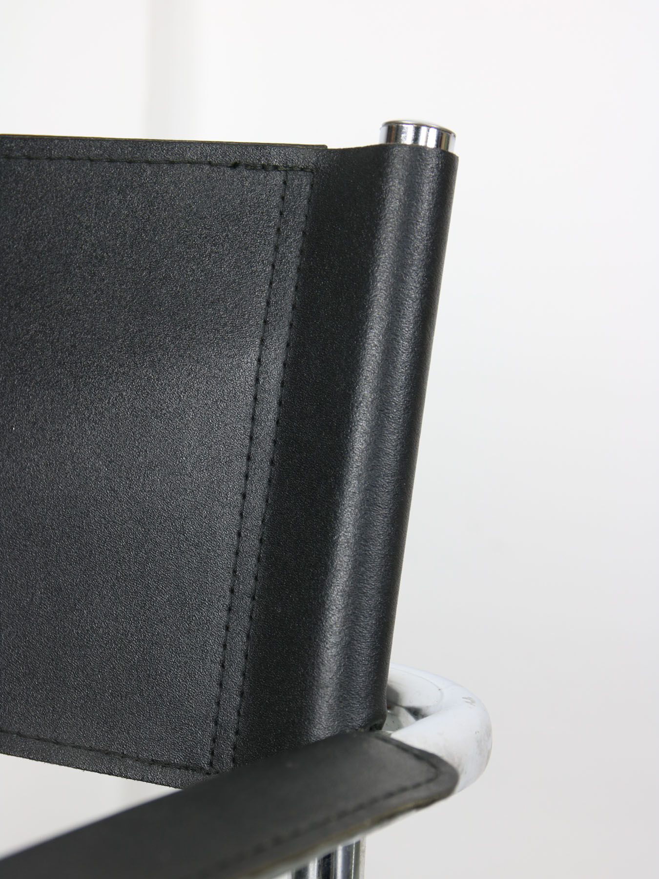 Vintage Bauhaus Cantilever S34 Leather Chair