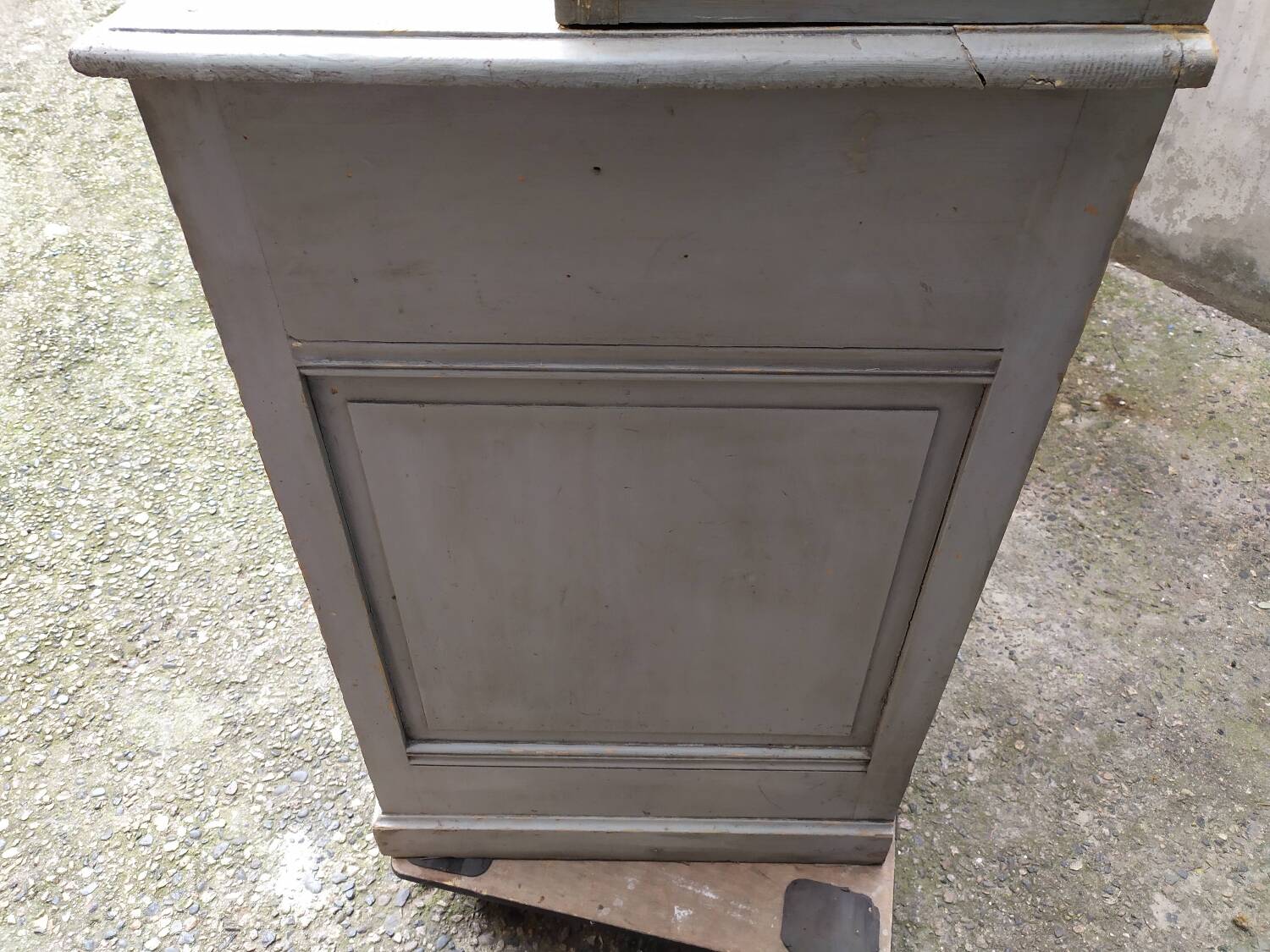 Gray patinated kitchen cabinet