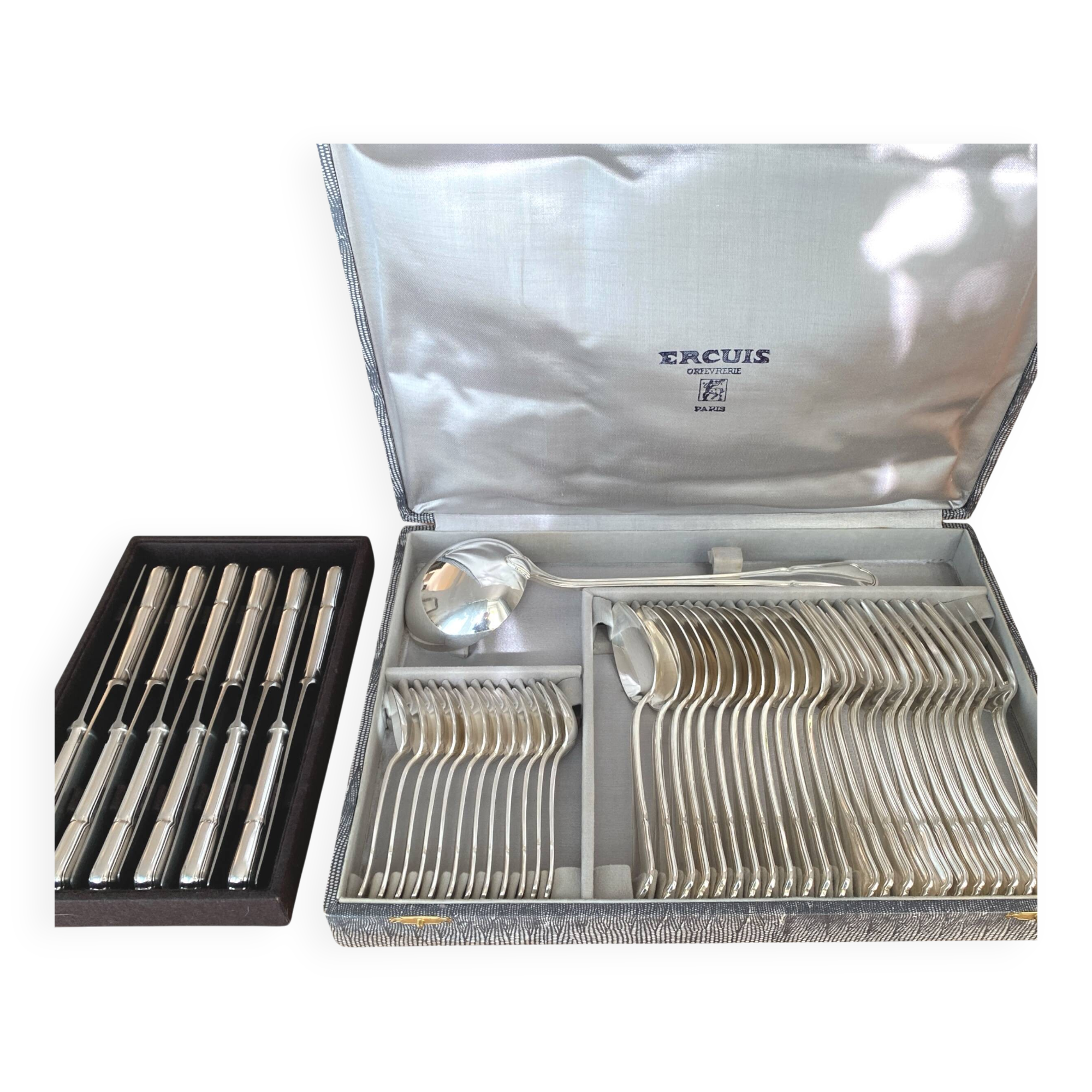 Ercuis 49-piece silver-plated cutlery set with Victoria knives