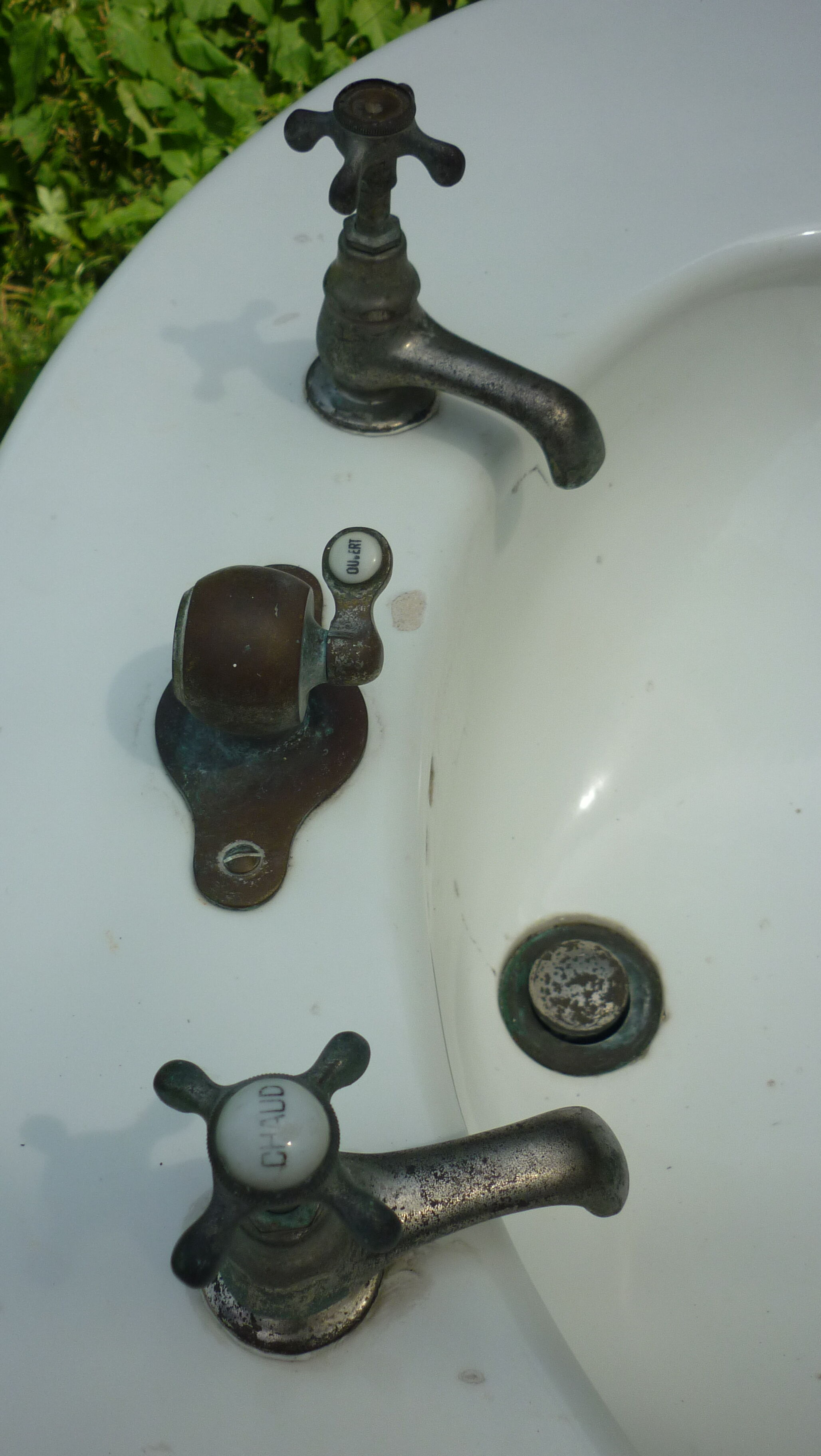 Art Deco washbasin of the Parisian palace Le Lutécia