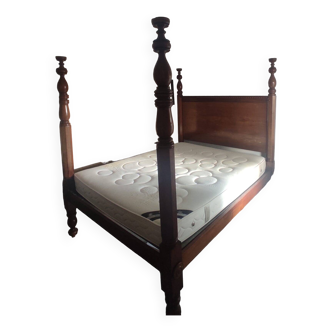Authentic colonial bed