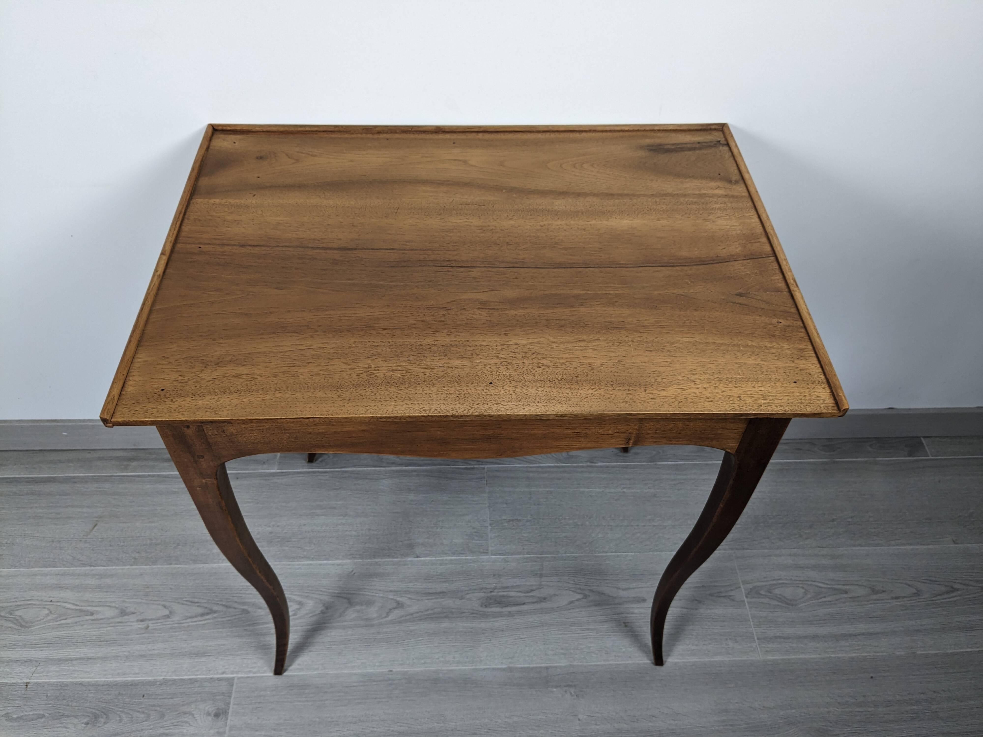 Table d'appoint de style Louis XV