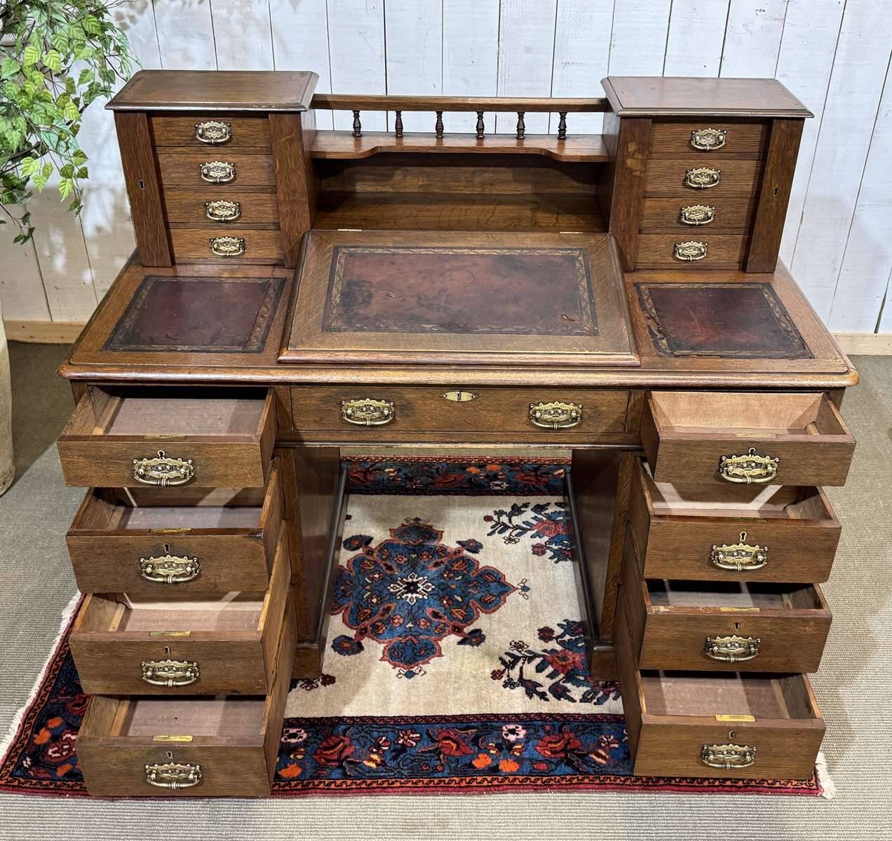 English oak graduated desk from the late 19th century.