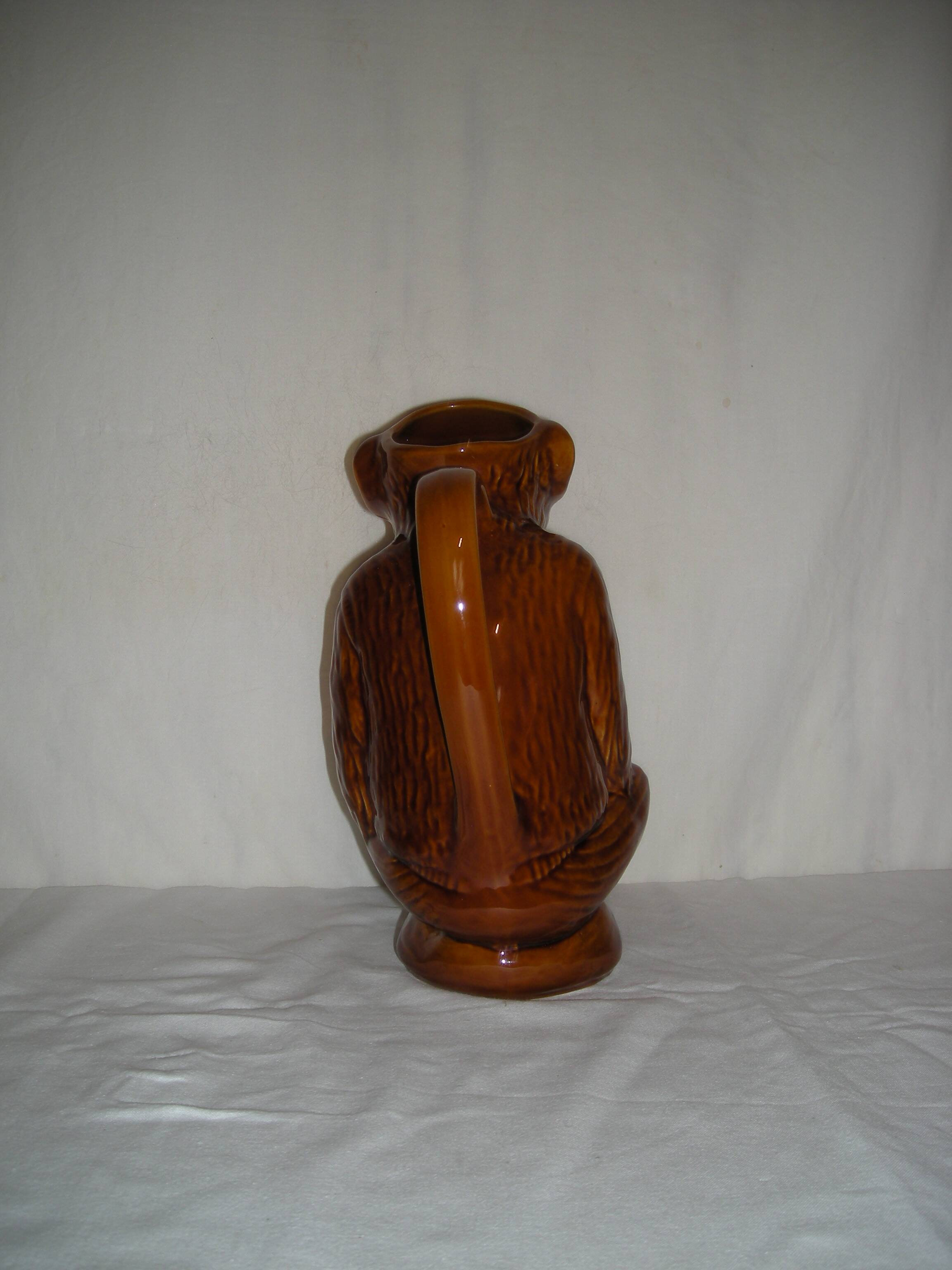 Chimpanzee pitcher; Monkey guitarist musician of the 60s