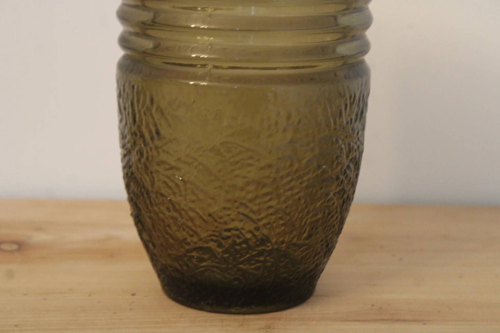 Vintage olive green smoked glass vase – Textured relief decoration – H19 cm